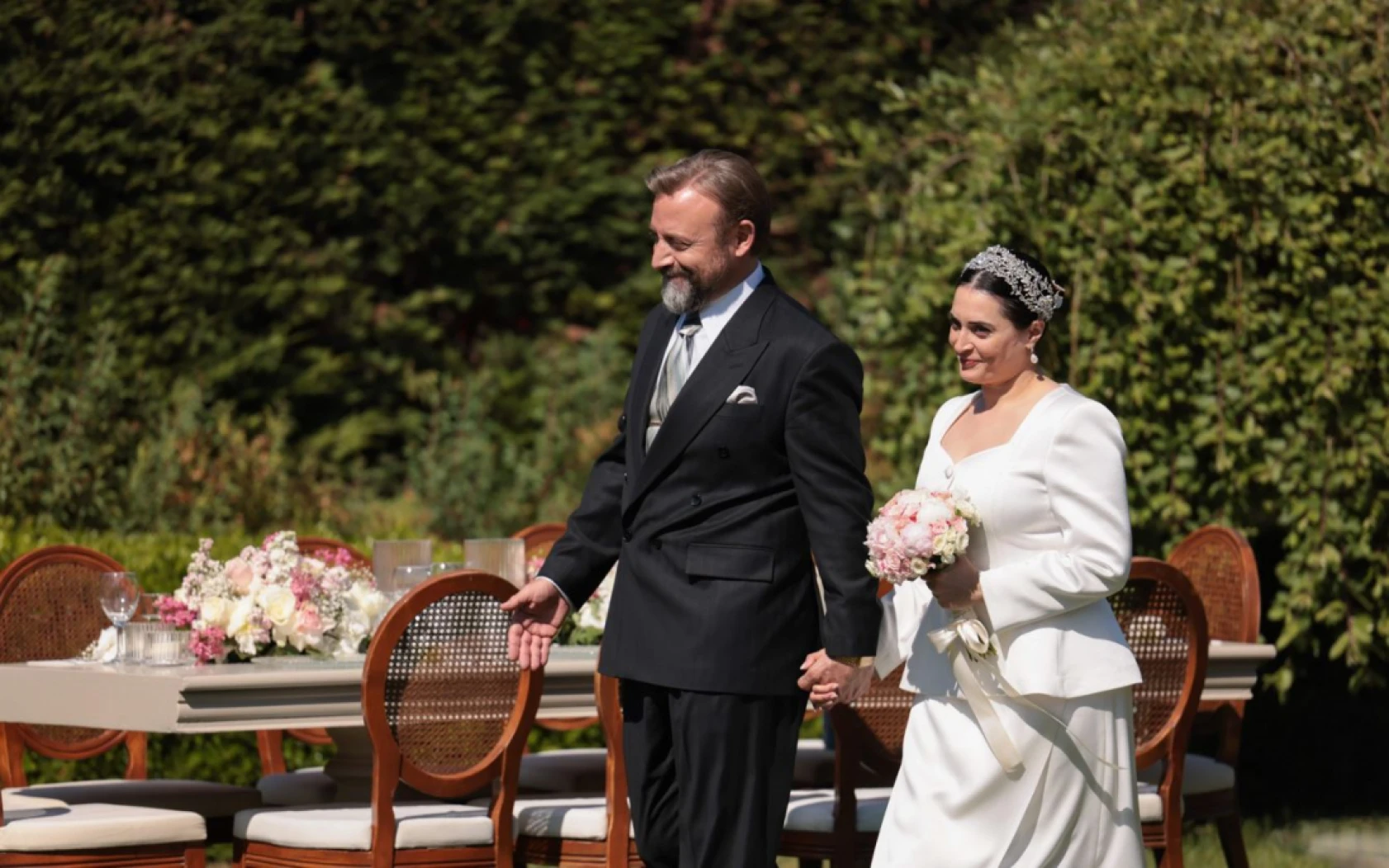 Kral Kaybederse'de yeni başlangıçlar, eski yükler