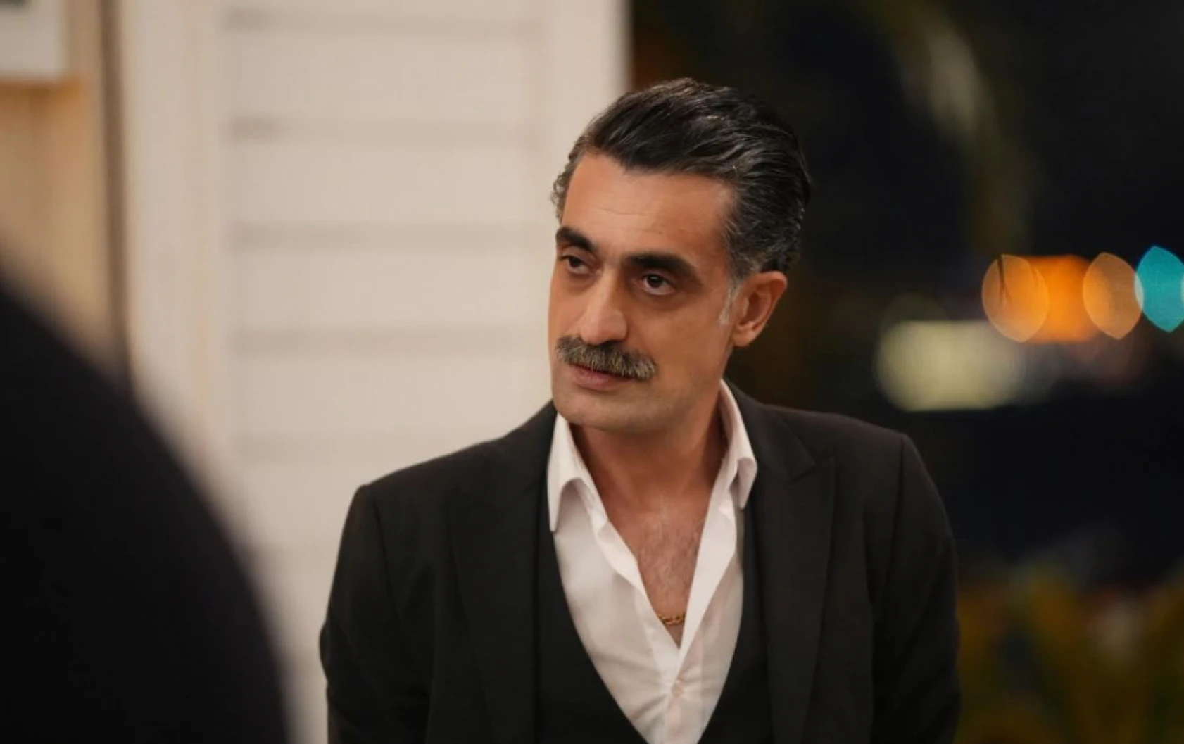 Yalı Çapkını'nda Seyran, Ferit'ten kaçamıyor