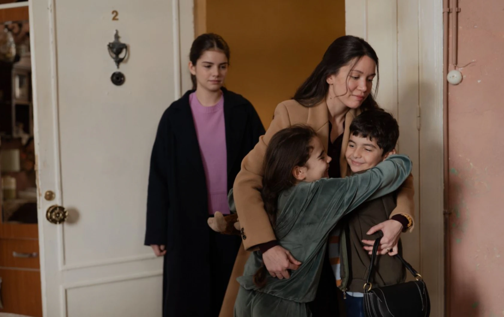 Sahipsizler'de Azize ve Devran arasında ipler geriliyor