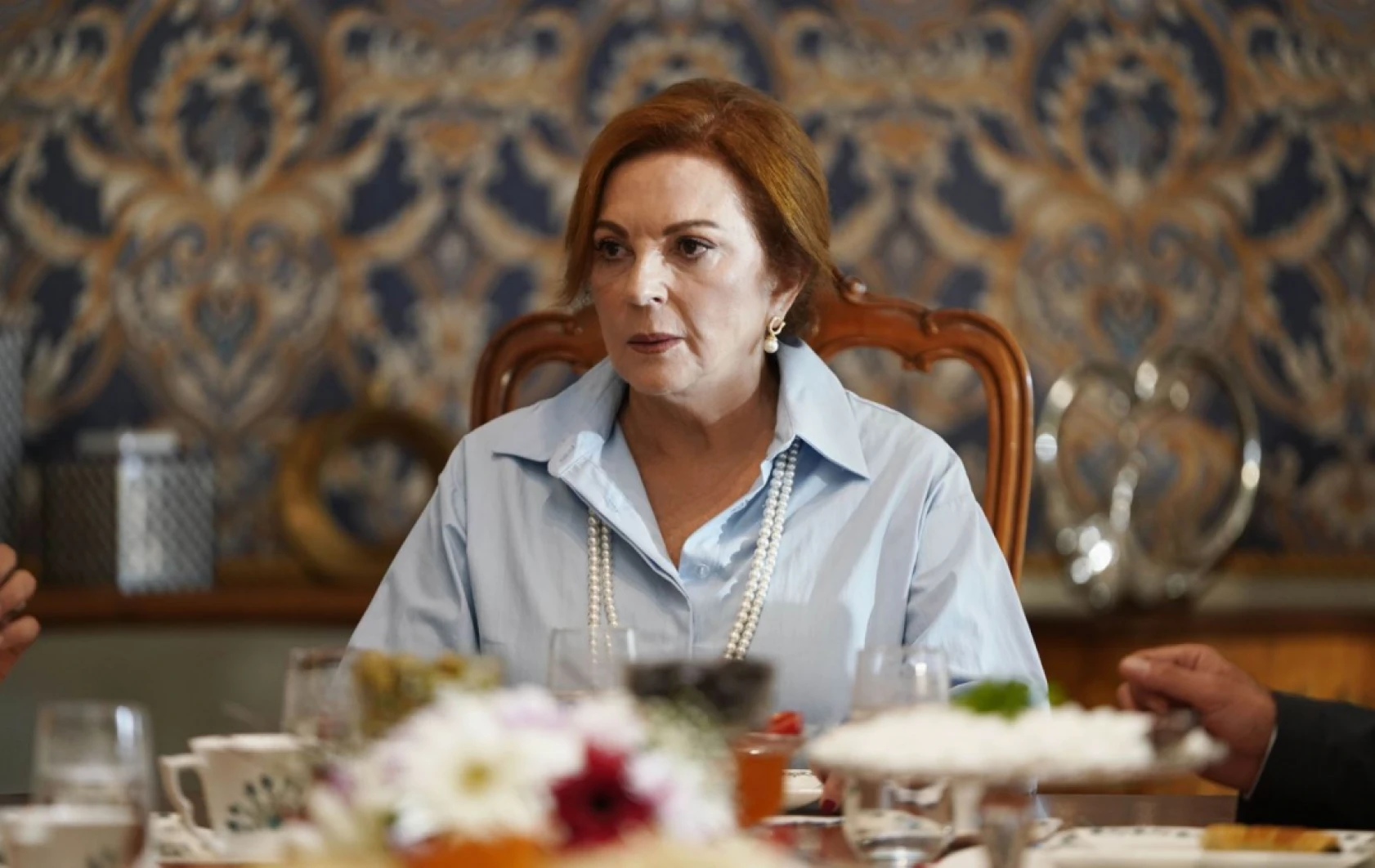 Suna büyük sırrı gizlemek için her şeyi göze alıyor