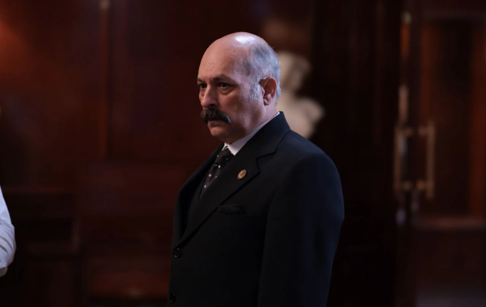 Kral Kaybederse'de yeni başlangıçlar, eski yükler