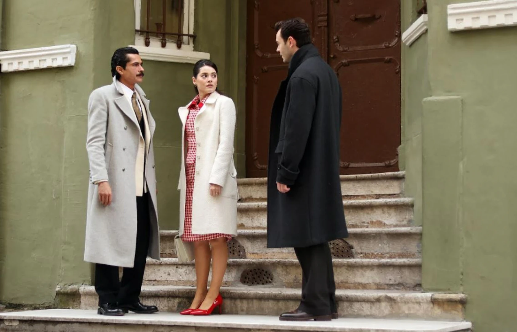 Sen Ağlama İstanbul'da Şirin, Şehrazat'tan kurtulmak için planını uyguluyor