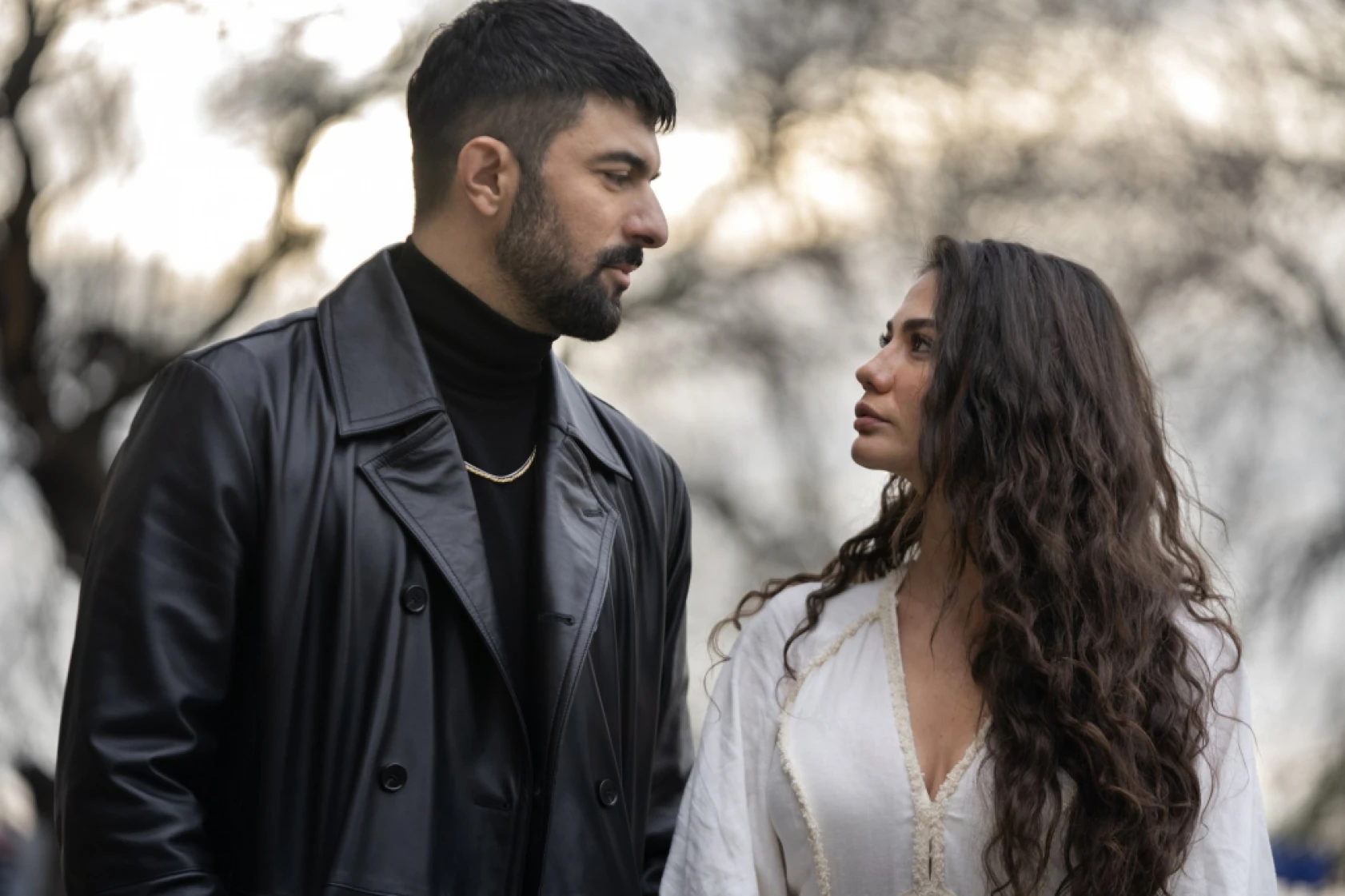 Adım Farah dizisi setinden ilk kareler paylaşıldı