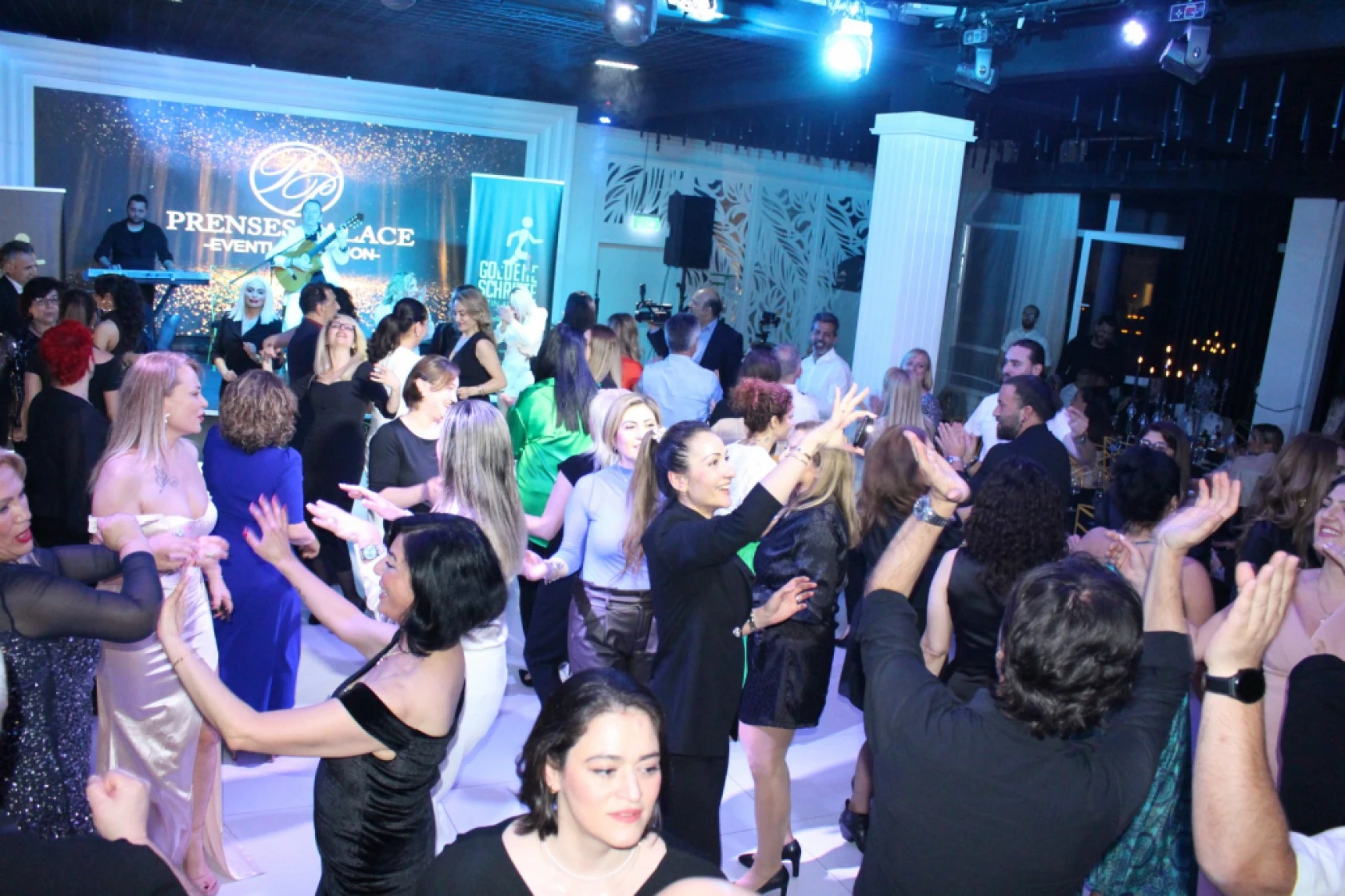 Şarkıcı Baha'dan Amputeliler gecesinde unutulmaz konser