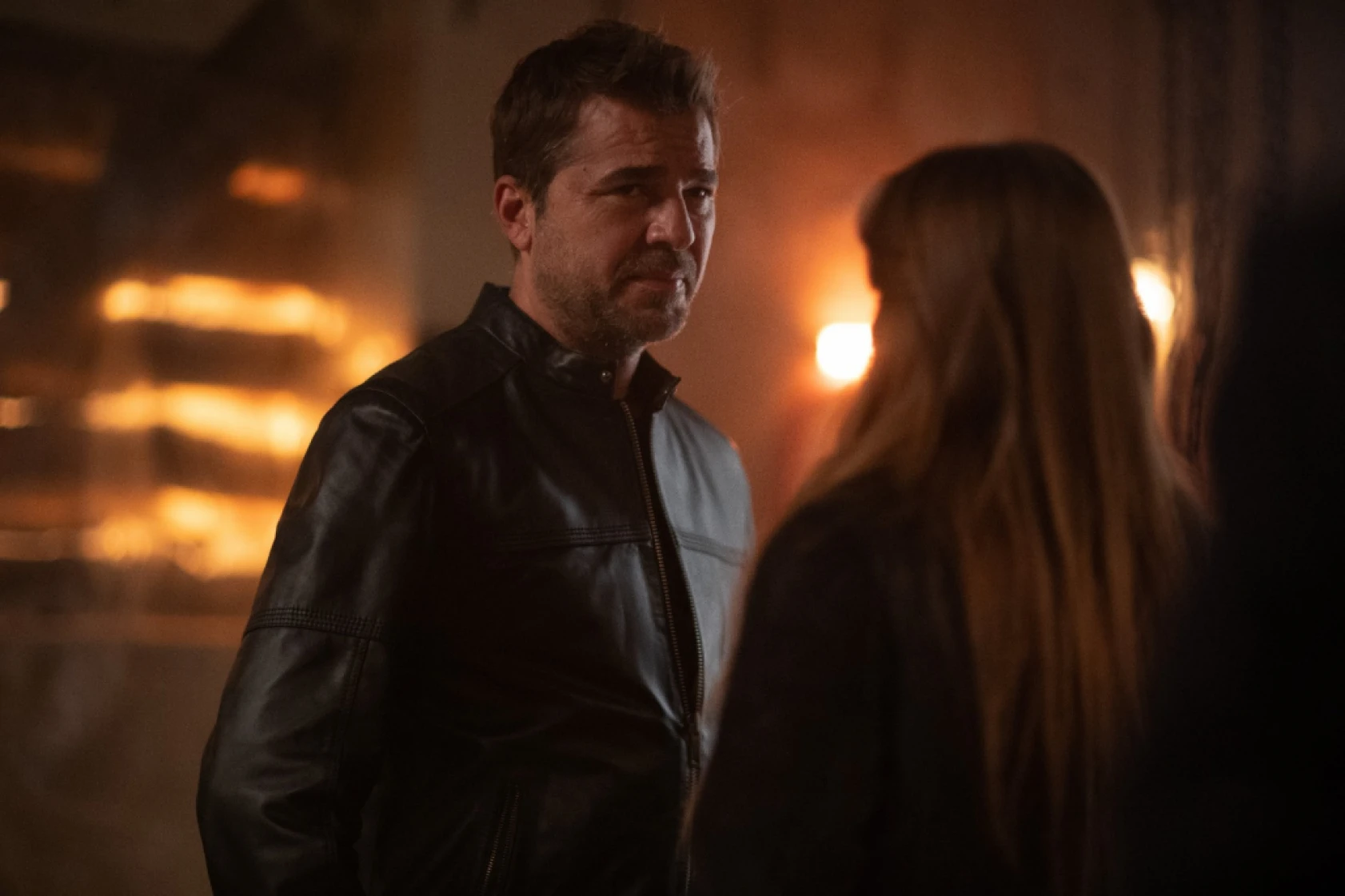 Çöp Adam'da Peri, Bülent ve İpek'i kurtarmaya çalışıyor