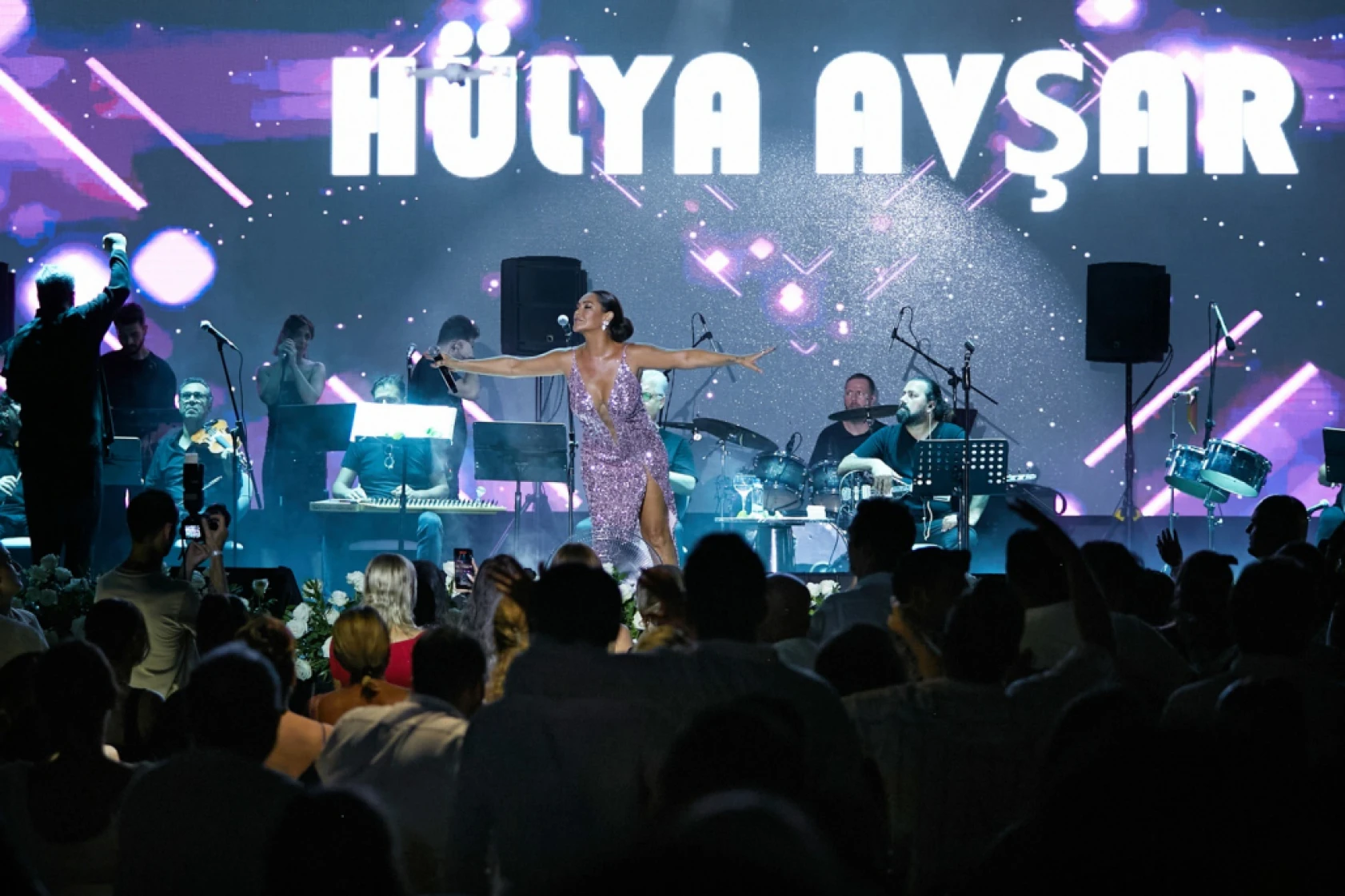 Hülya Avşar, Alanya'da göz kamaştırdı