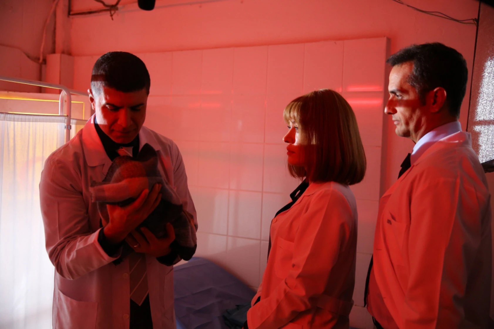 Kızıl Goncalar 2. bölüm özet ve fotoğrafları yayınlandı