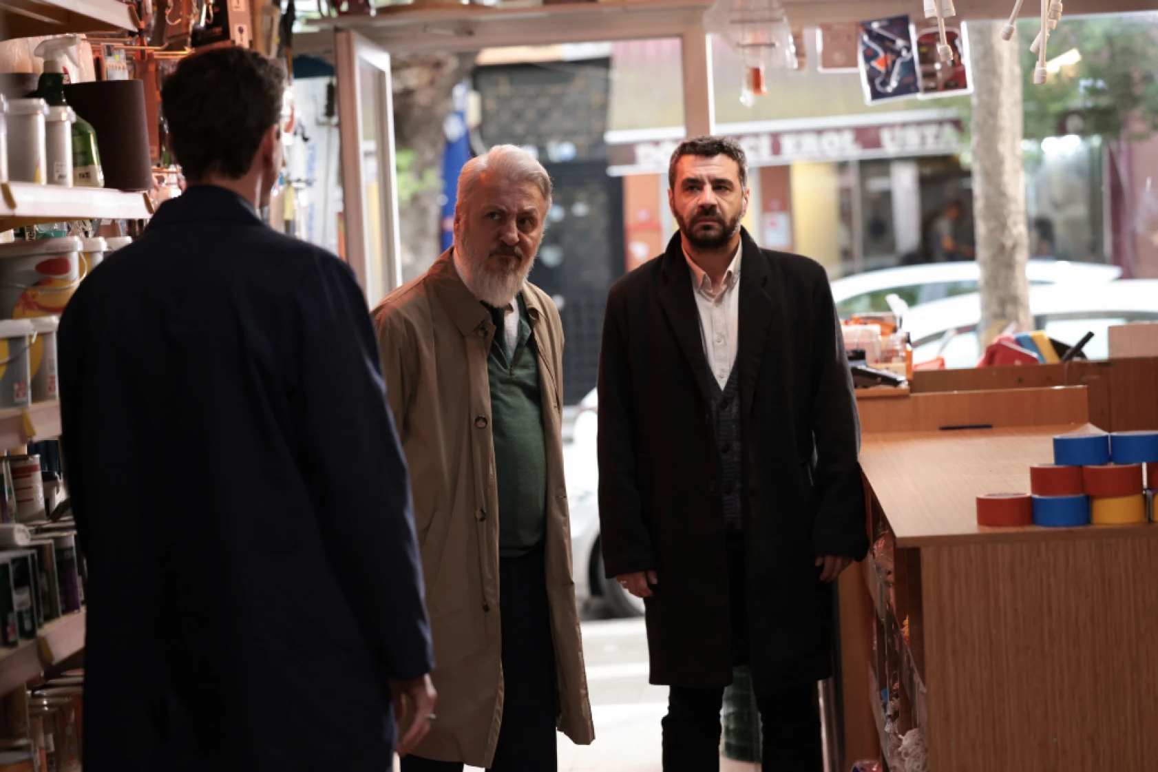 Ömer'de Ömer, Gamze ve Tuna'yı kime emanet ediyor?