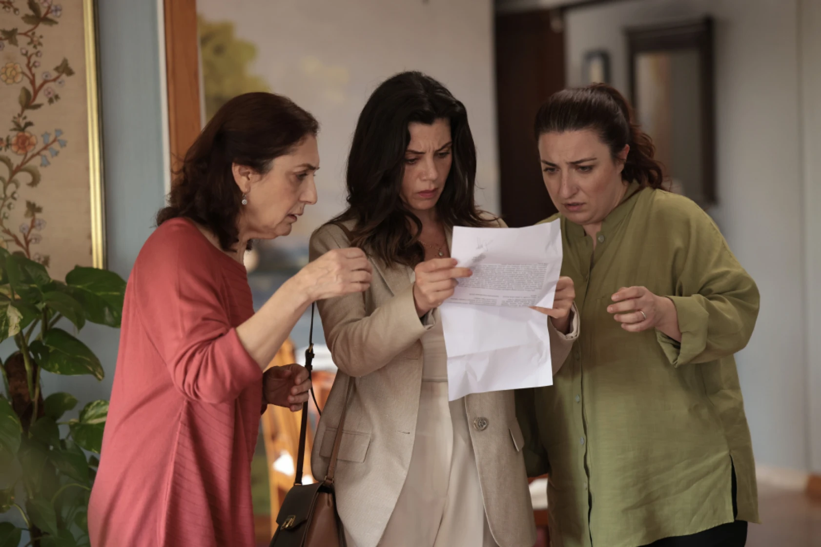 Ömer'de Haluk, Tuna'yı Gamze'den ayırıyor