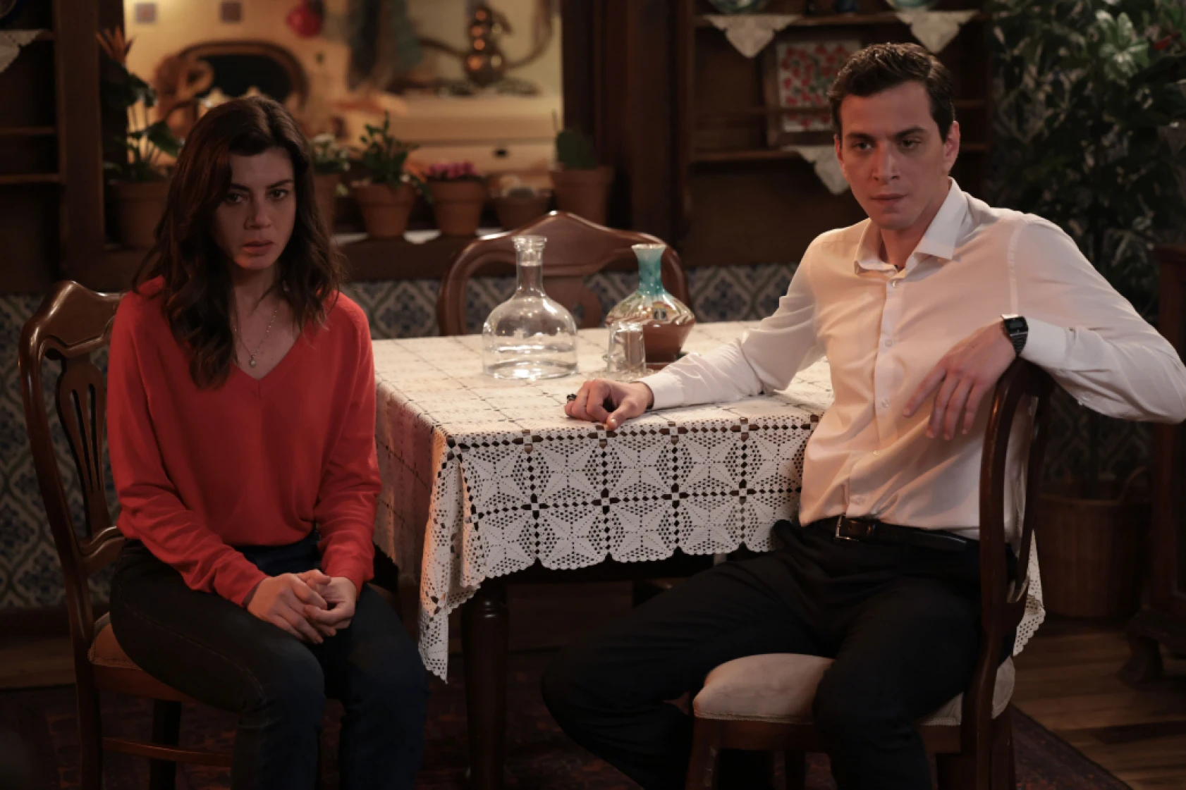 Ömer'de Haluk, Tuna'yı Gamze'den ayırıyor