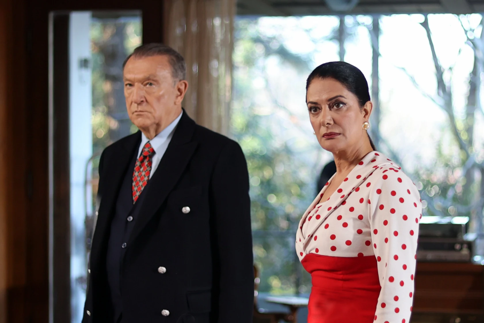 Sen Ağlama İstanbul'da Şirin, Şehrazat'tan kurtulmak için planını uyguluyor