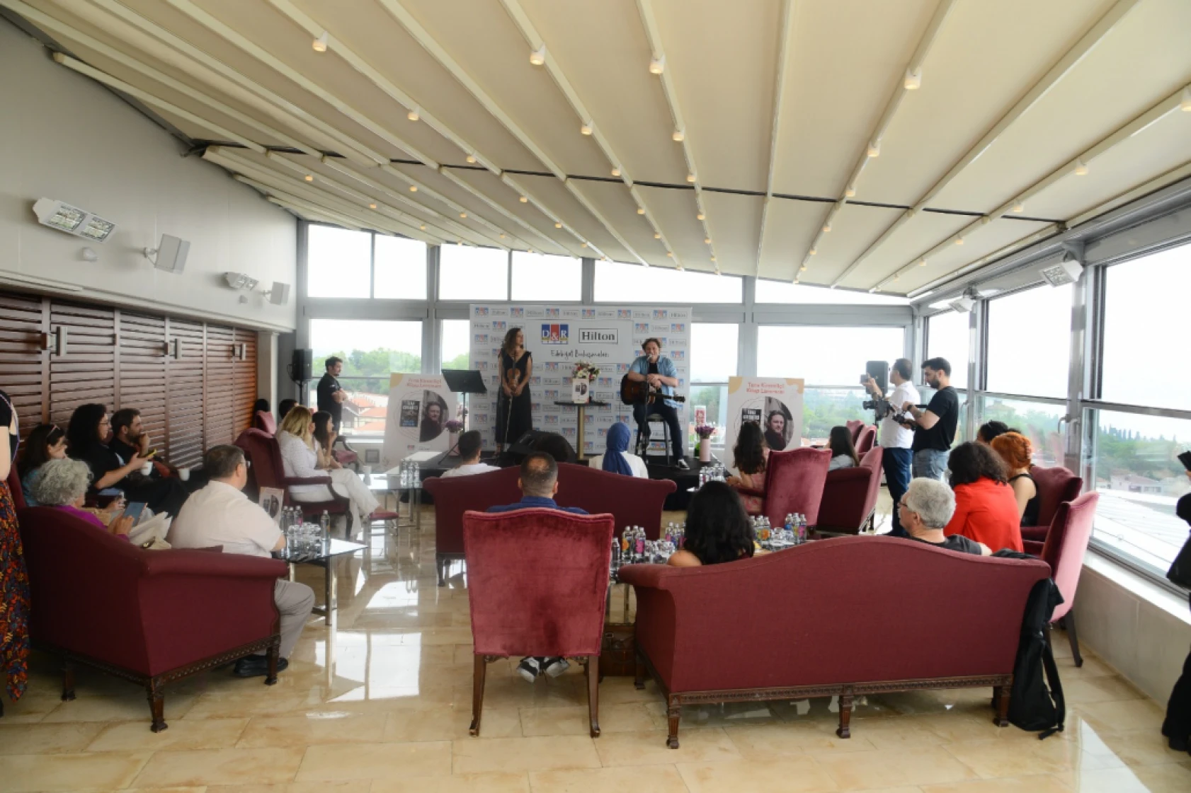 Tuna Kiremitçi, yeni kitabı 'Tehlikeli Şarkılar'ın lansmanını gerçekleştirdi