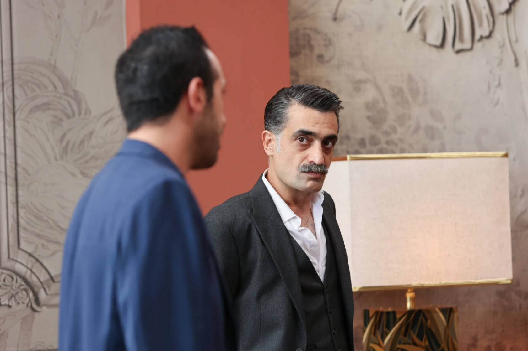 Diyar ile evlenmek üzere olan Ferit yol ayrımında