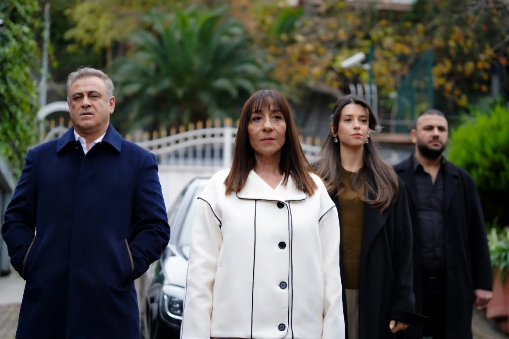 Yalı Çapkını'nda Seyran evi terk ediyor