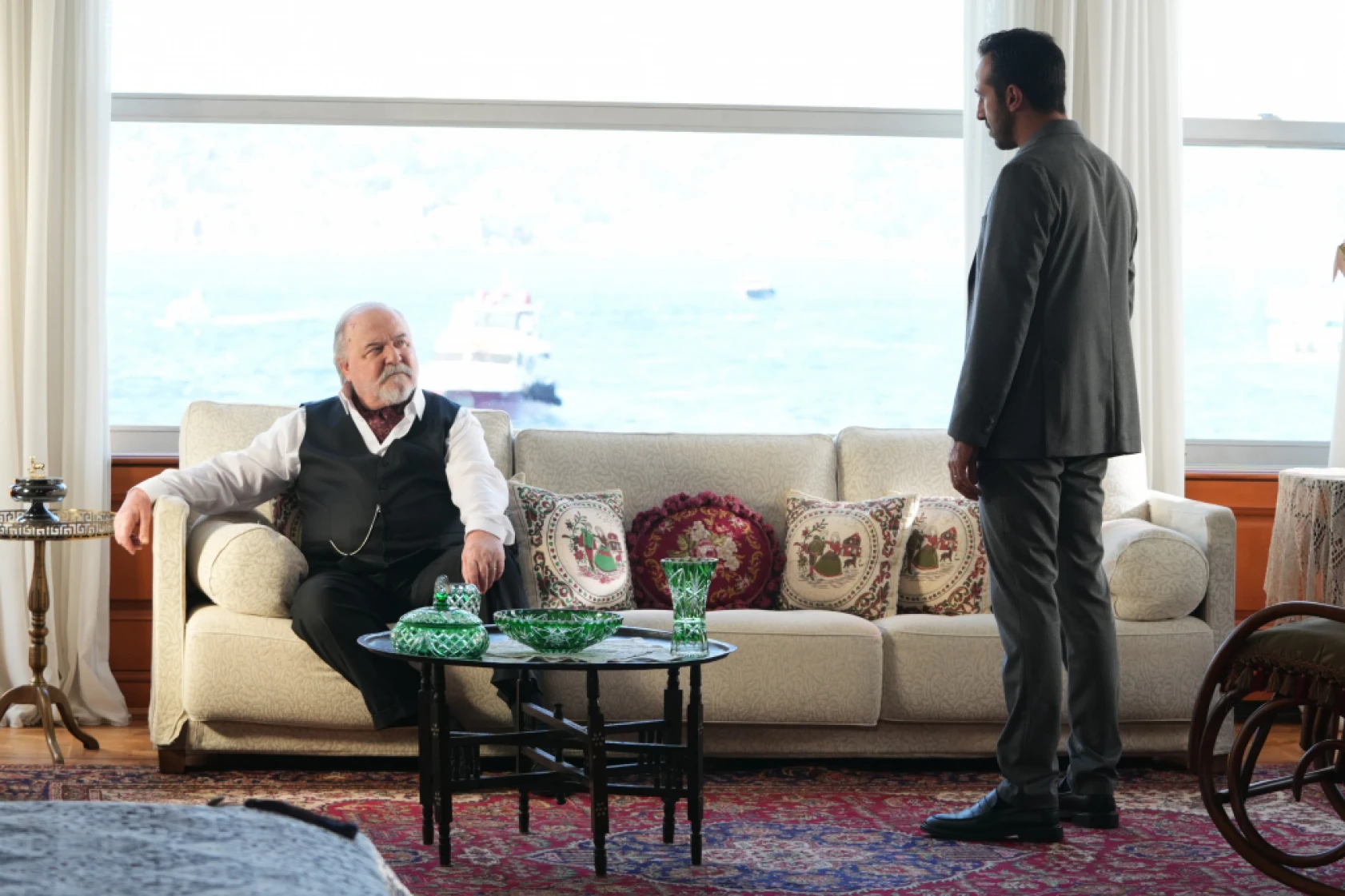 Yalı Çapkını'nda Seyran, Ferit'ten kaçamıyor