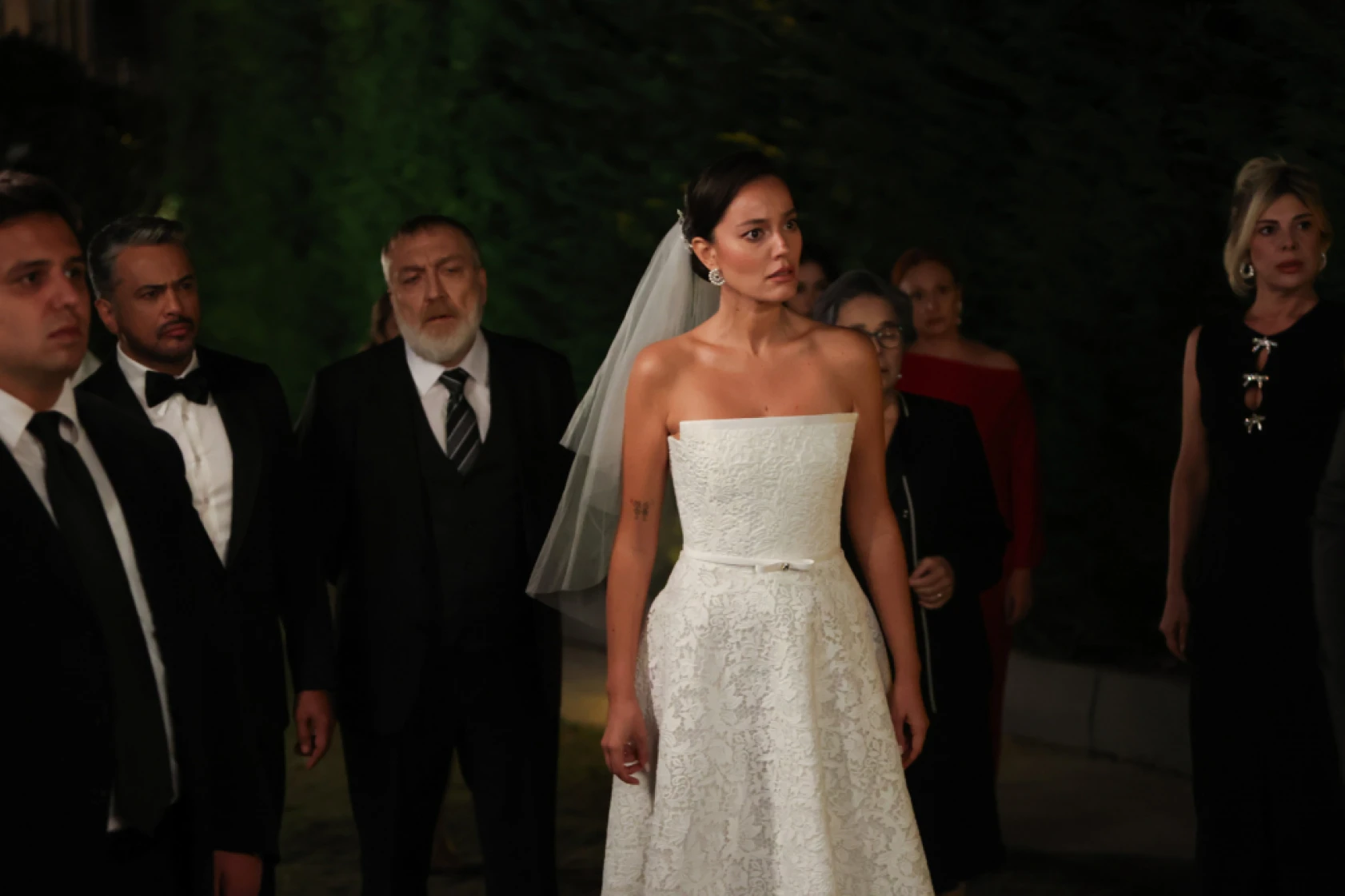 Diyar ile evlenmek üzere olan Ferit yol ayrımında