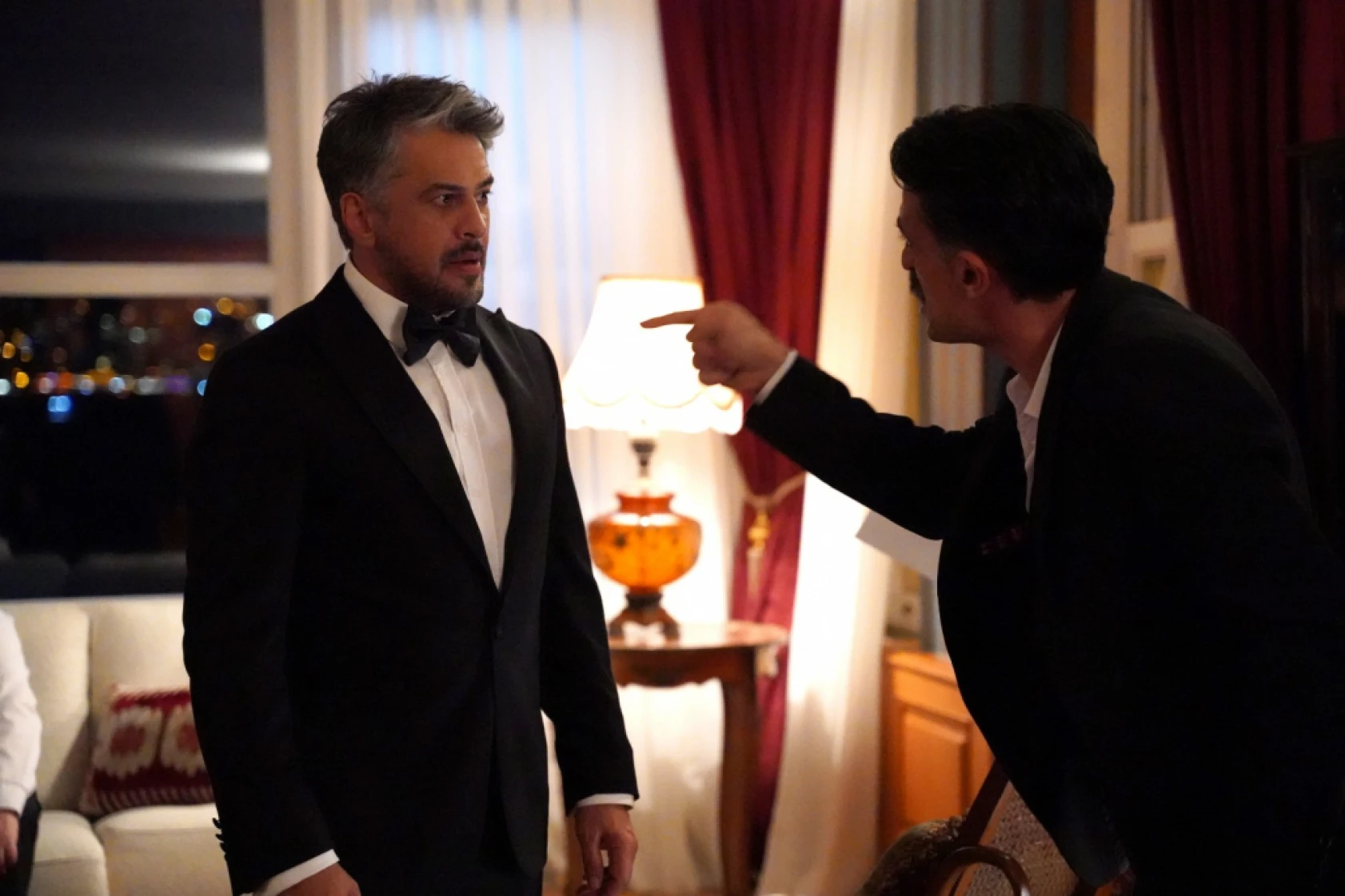 Yalı Çapkını'nda Seyran evi terk ediyor