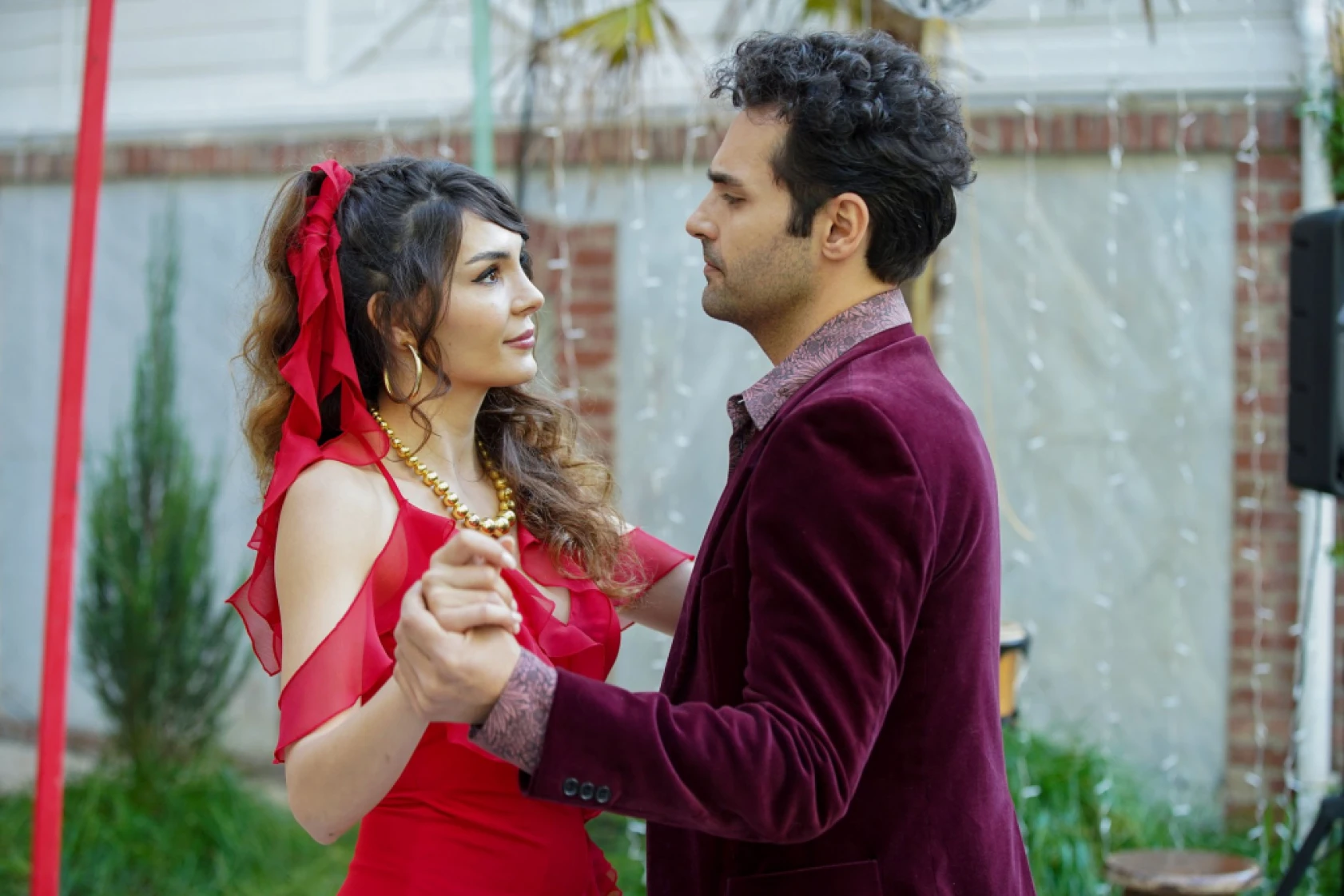 Yüz Yıllık Mucize'de Harika'ya sürpriz doğum günü