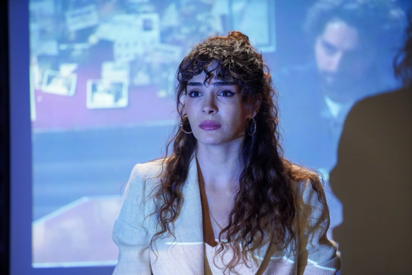 Yüz Yıllık Mucize'de Harika, Kemal'in izini sürüyor