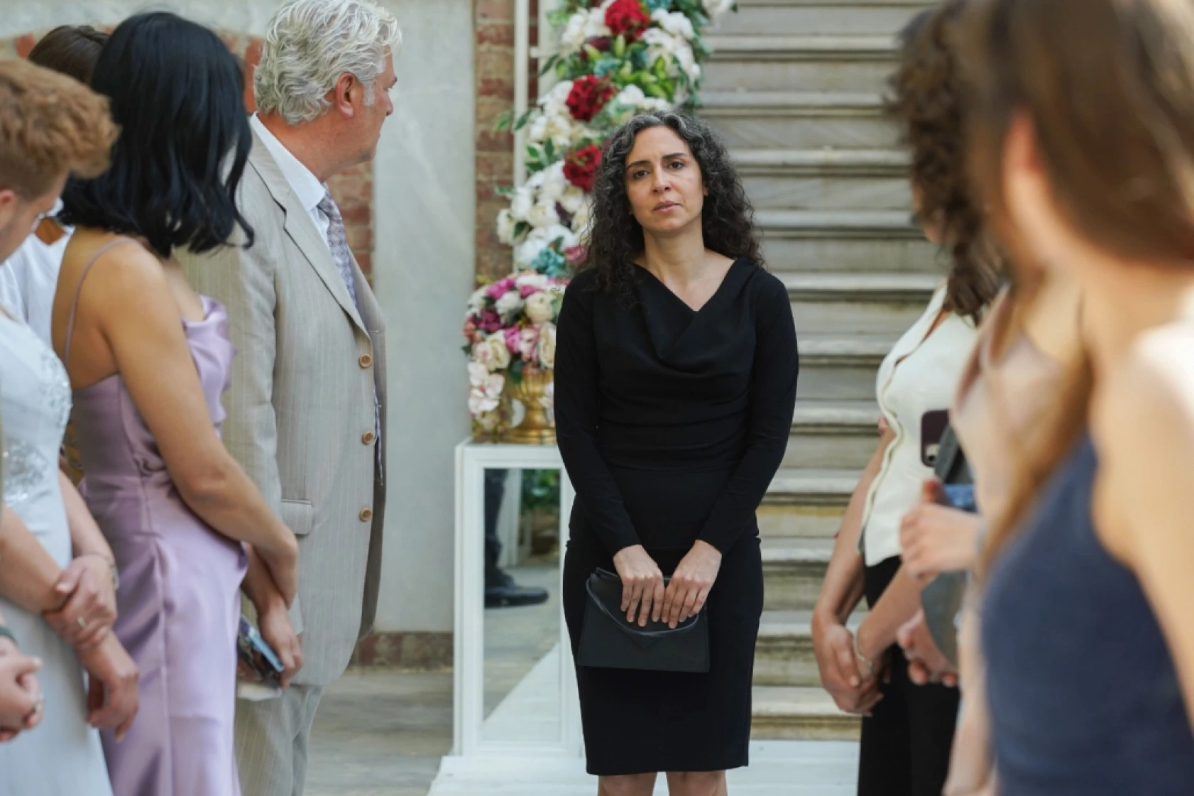 Yüz Yıllık Mucize'de Harika, Kemal'le bağlarını koparıyor