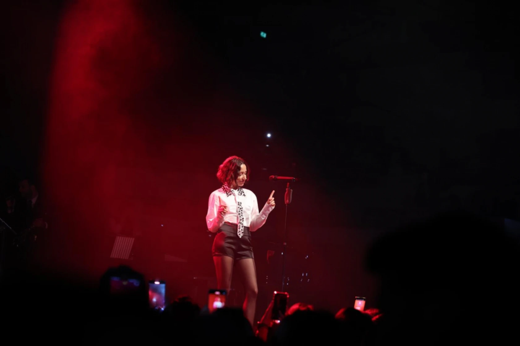 Zeynep Bastık, Avrupa Turnesi'ne başladı