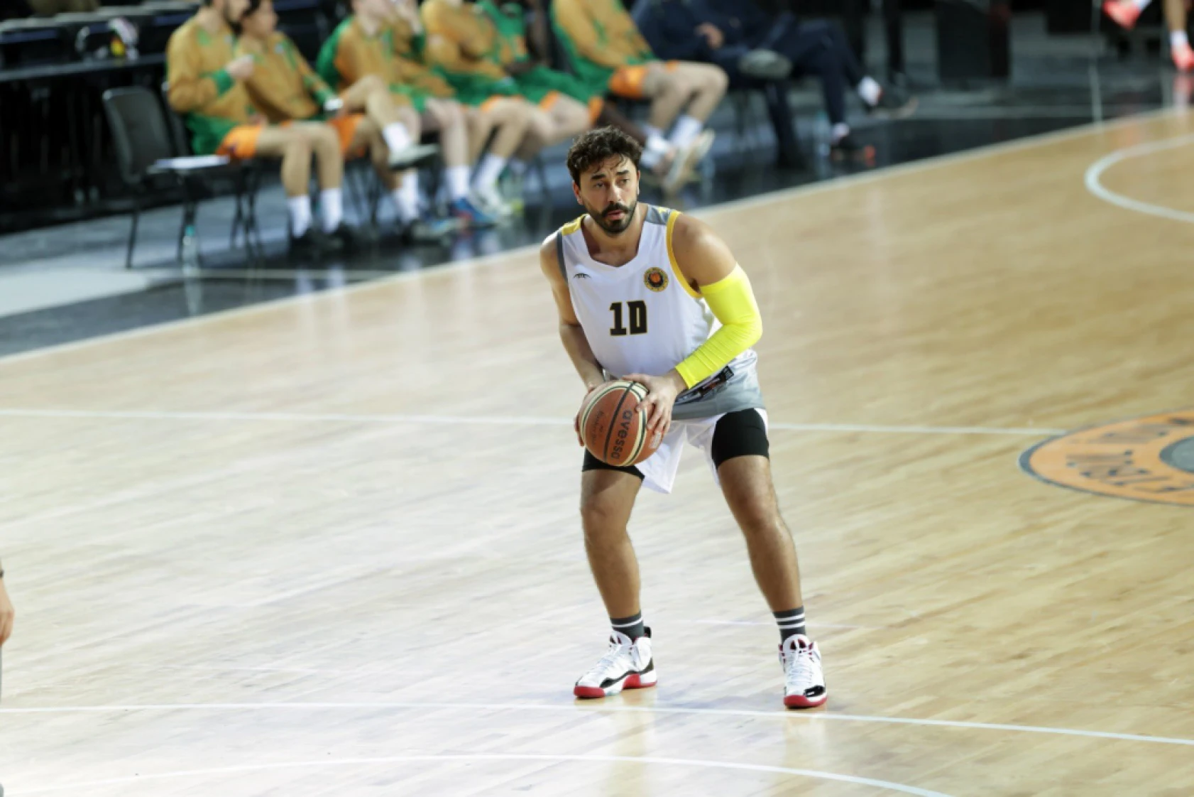 Kraliçe'nin Ateş'i Gökhan Alkan basketbol dersi aldı