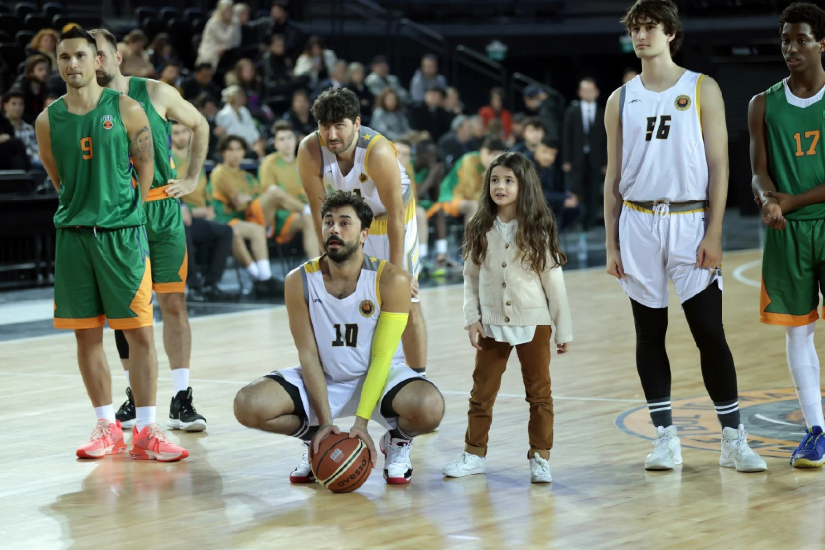 Kraliçe'nin Ateş'i Gökhan Alkan basketbol dersi aldı