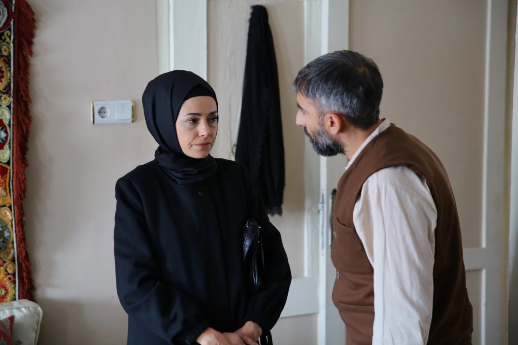 Kızıl Goncalar 2. bölüm özet ve fotoğrafları yayınlandı