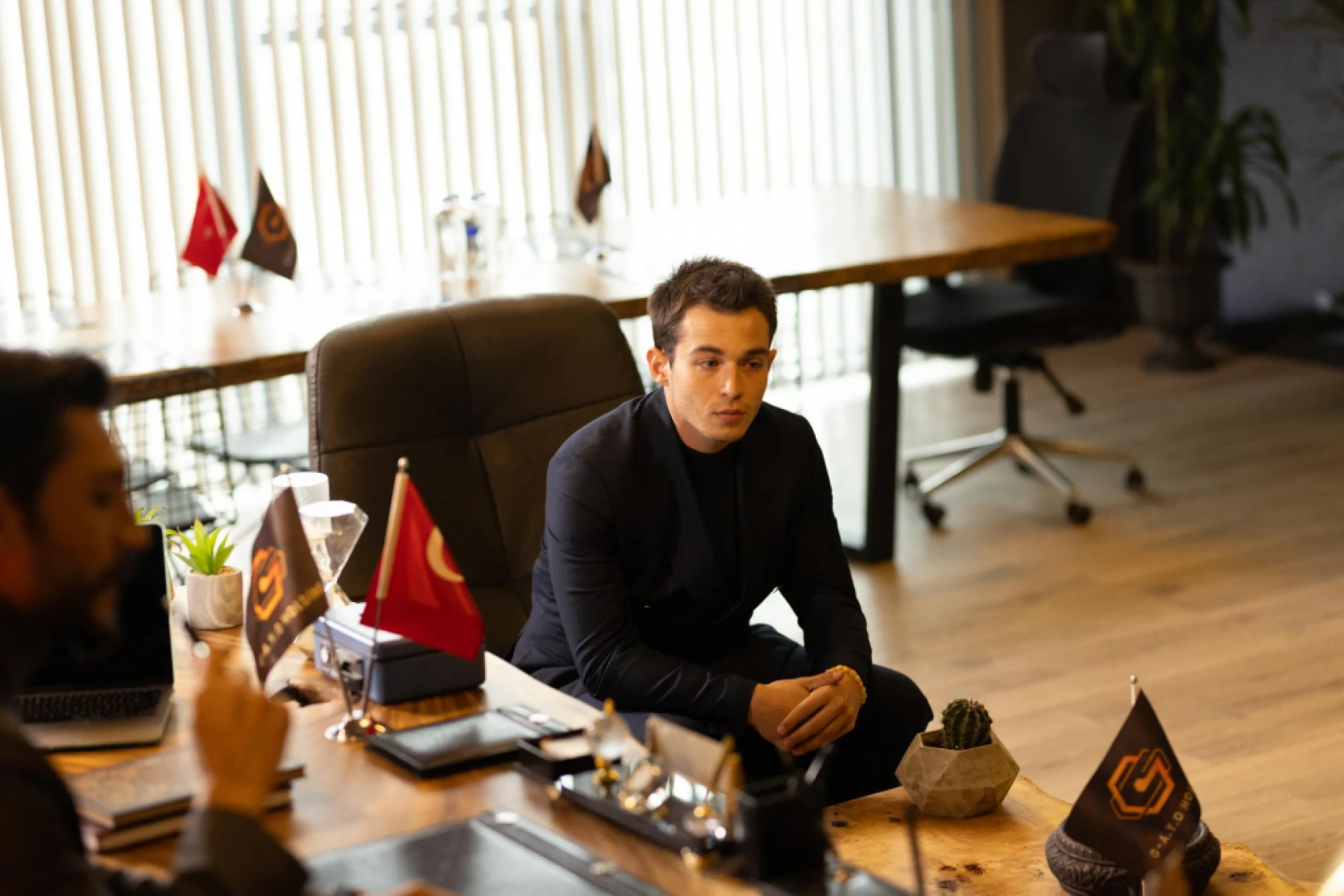 Safir 17. bölüm özeti ve fotoğrafları yayınlandı