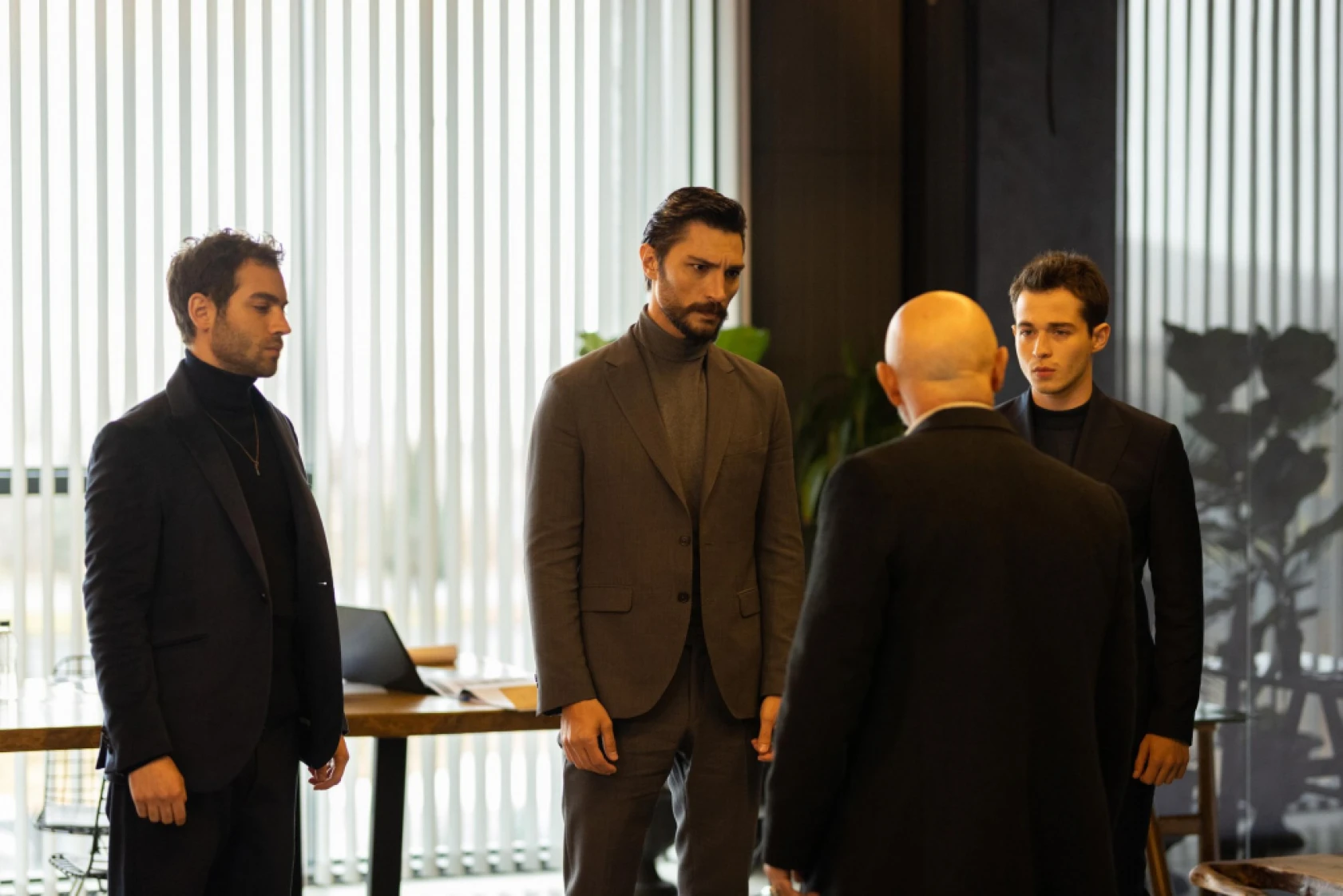 Safir 17. bölüm özeti ve fotoğrafları yayınlandı