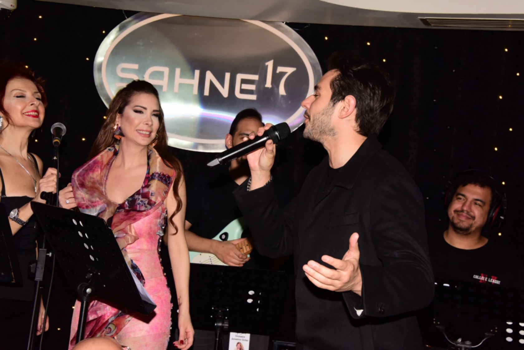 Sahne 17, ünlülerin katılımıyla Kozyatağı Hilton Otel'de açıldı