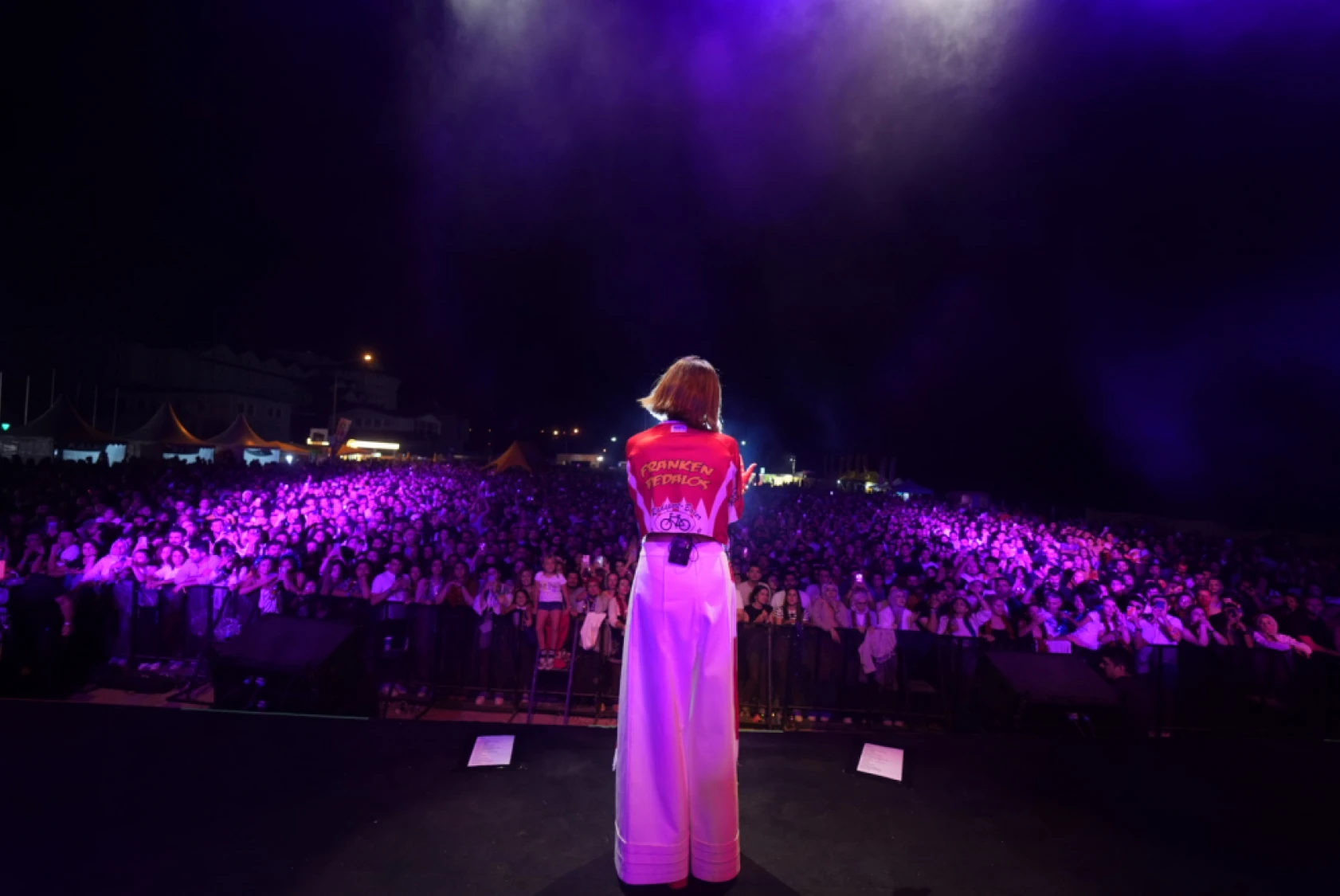 Zeynep Bastık ve Emir Can İğrek'ten sürpriz düet