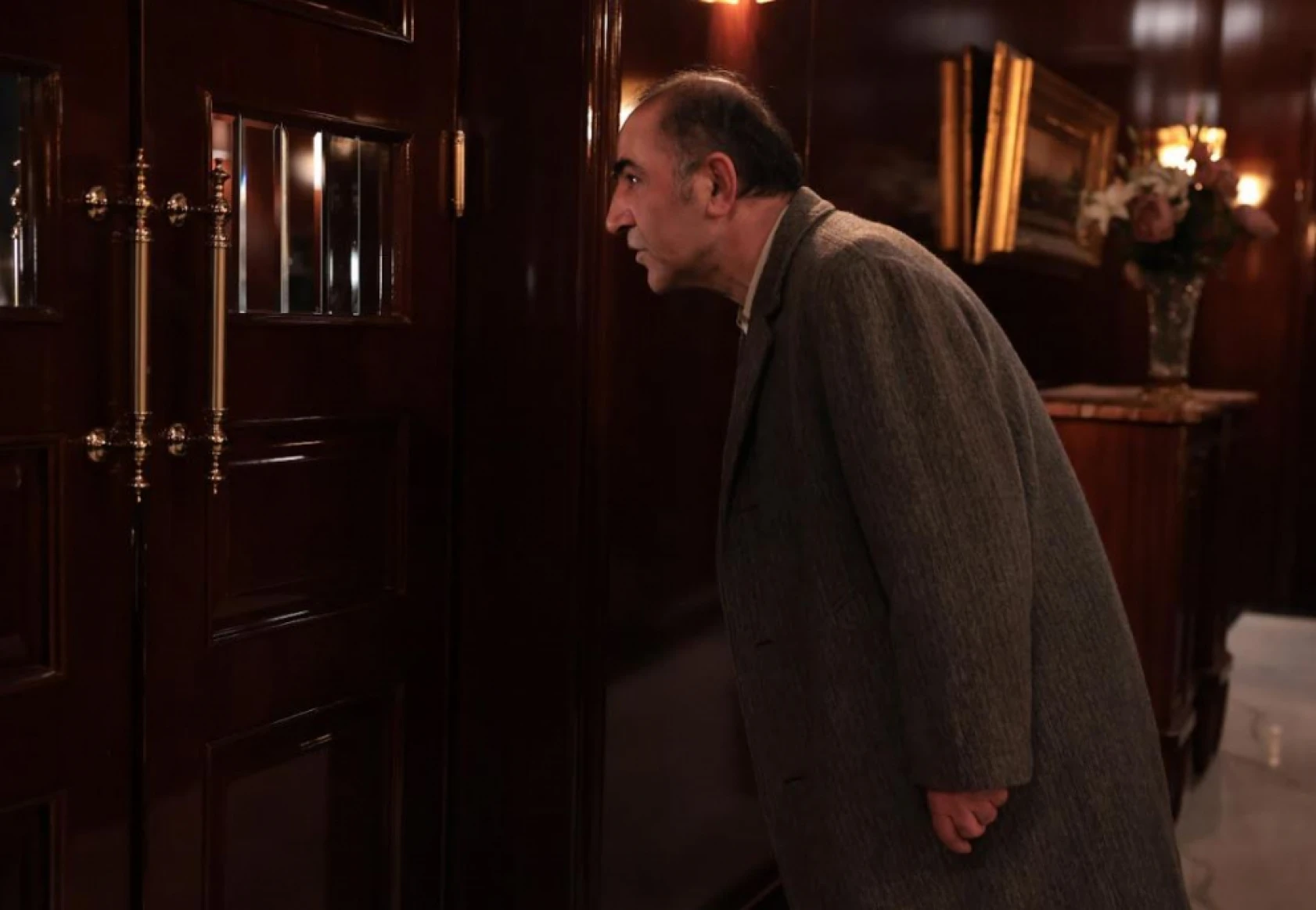 Kral Kaybederse'de Kral kartları yeniden dağıtıyor