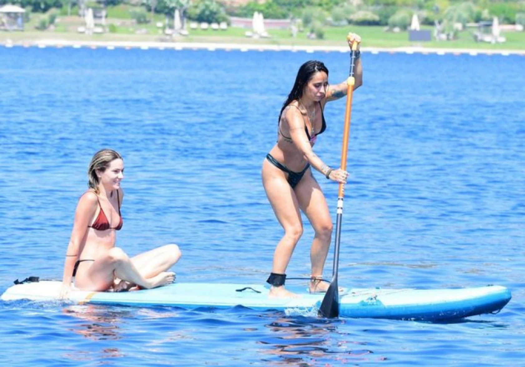 Yasemin Yürük'ün suda kürek keyfi