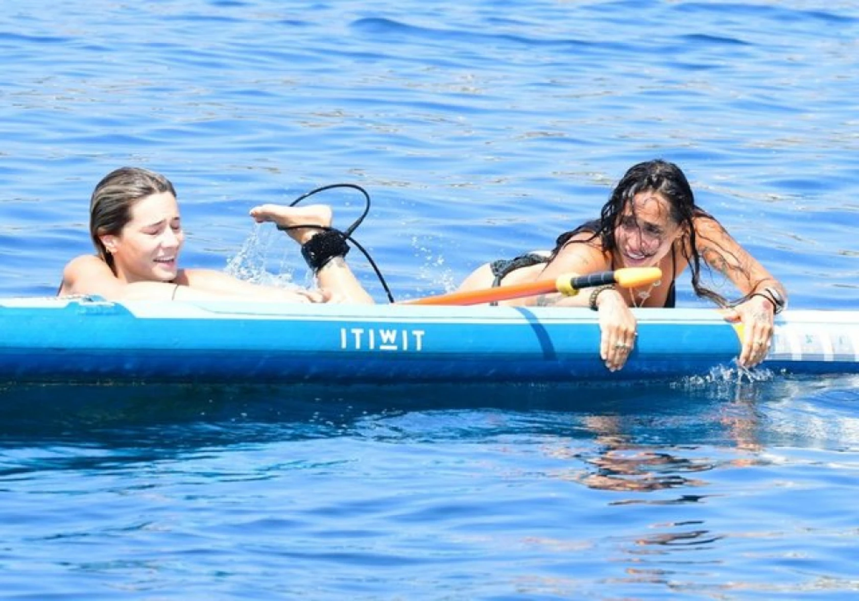 Yasemin Yürük'ün suda kürek keyfi