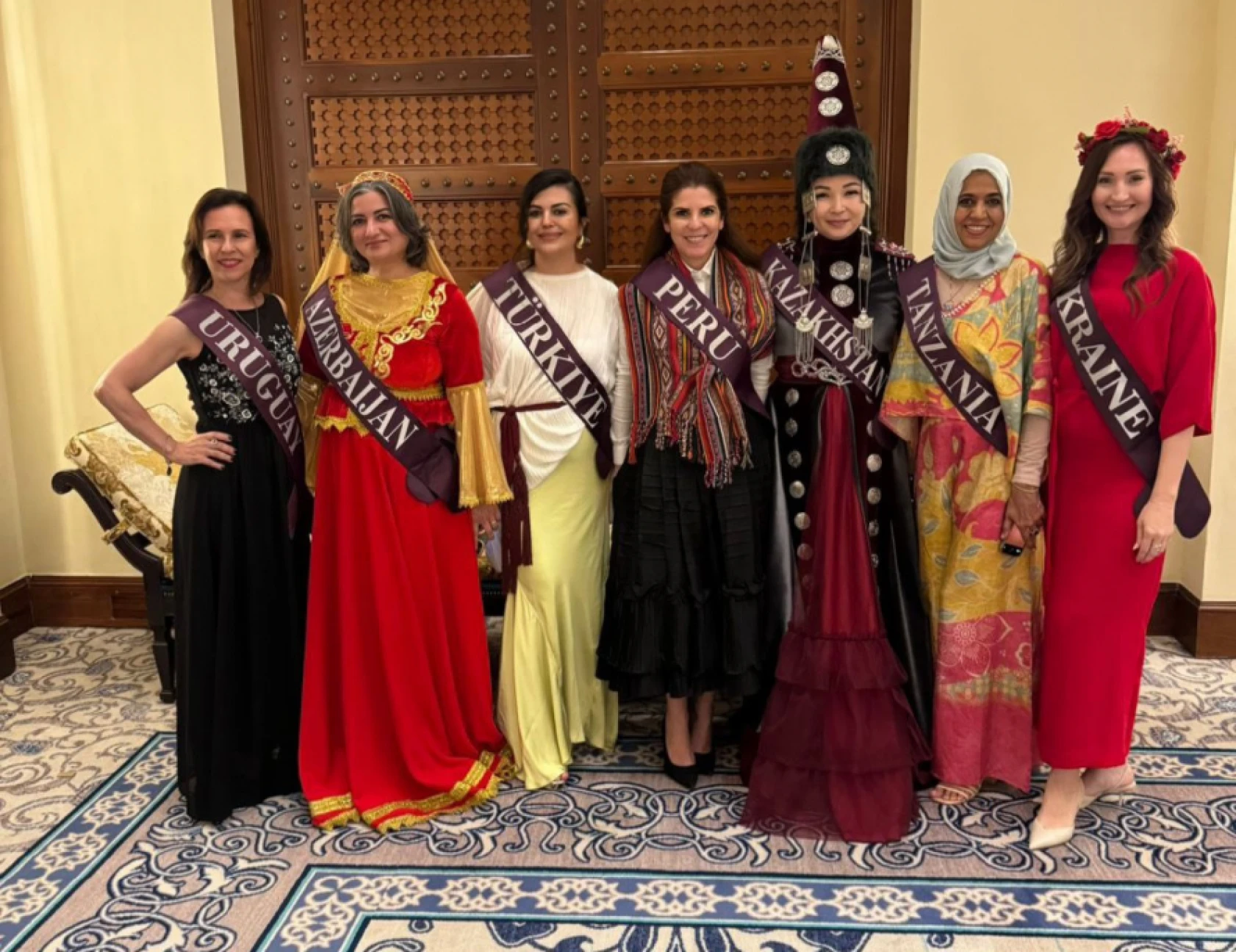 Ressam Pınar Tuba Biçmen'den Dubai çıkarması! Türkiye'yi başarıyla temsil etti!