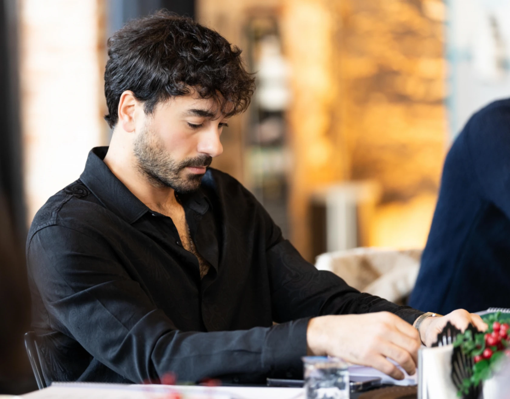 TRT 1'in yeni iddialı dizisinin adı belli oldu: Kül Masalı