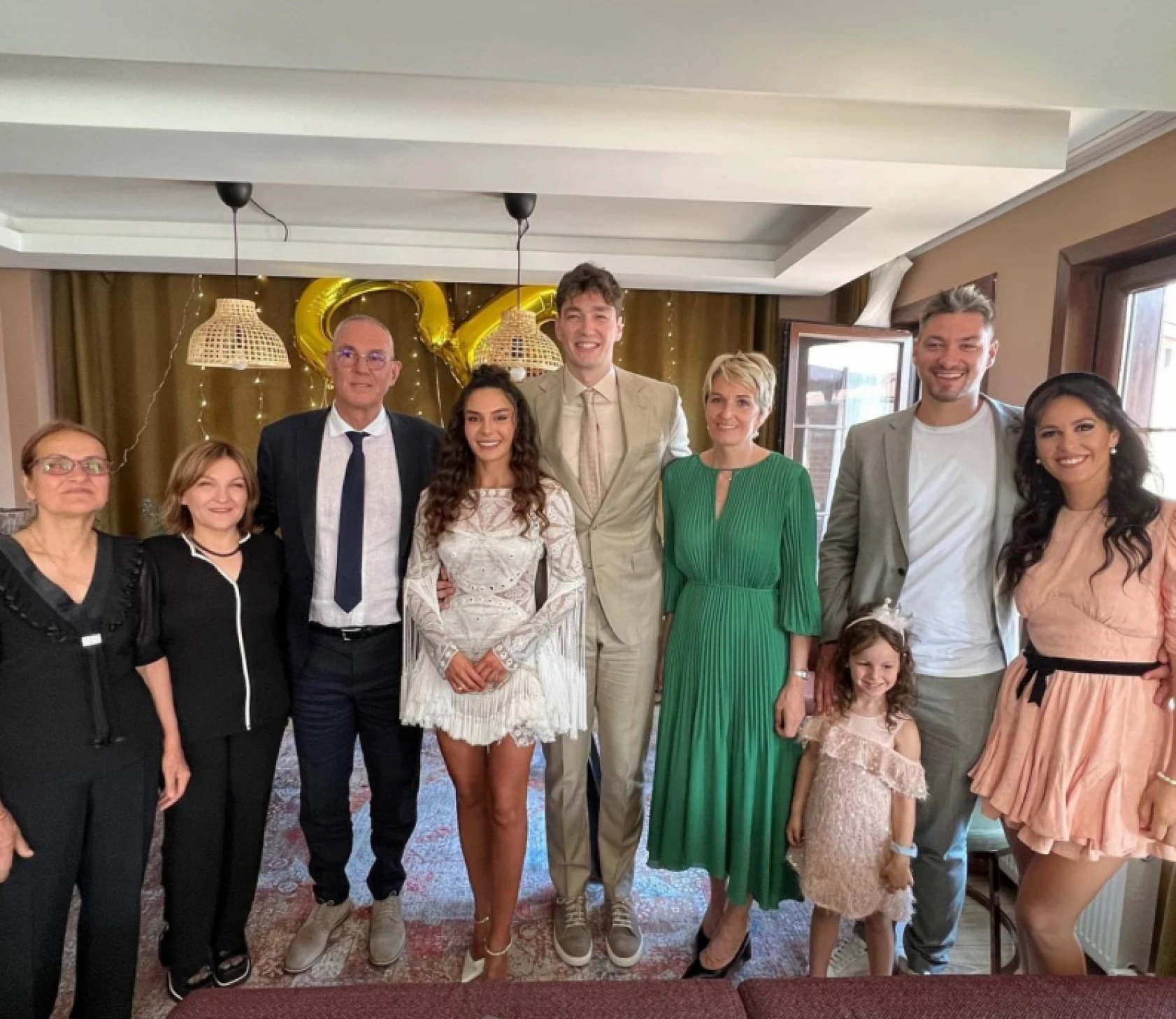 Ebru Şahin ile Cedi Osman nişanlandı