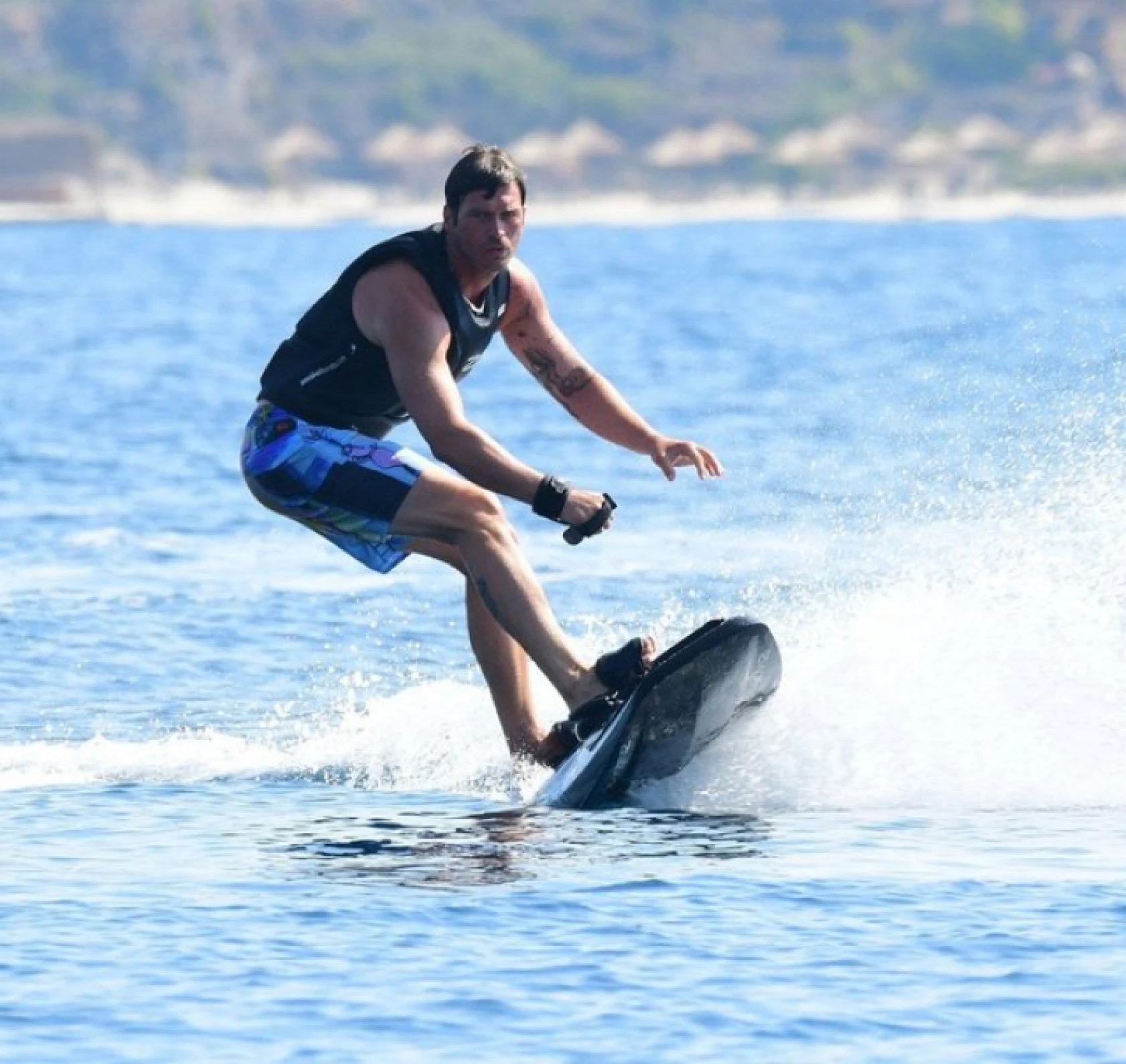 Kıvanç Tatlıtuğ'un jetsurf hüneri