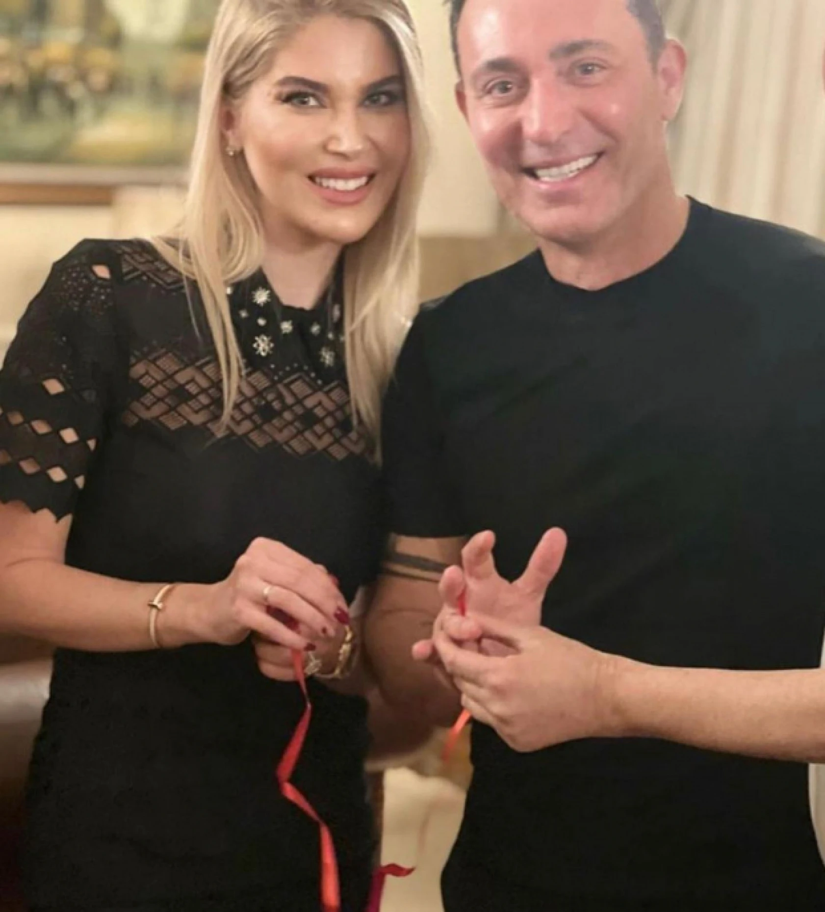 Mustafa Sandal ile Melis Sütşurup nişanlandı