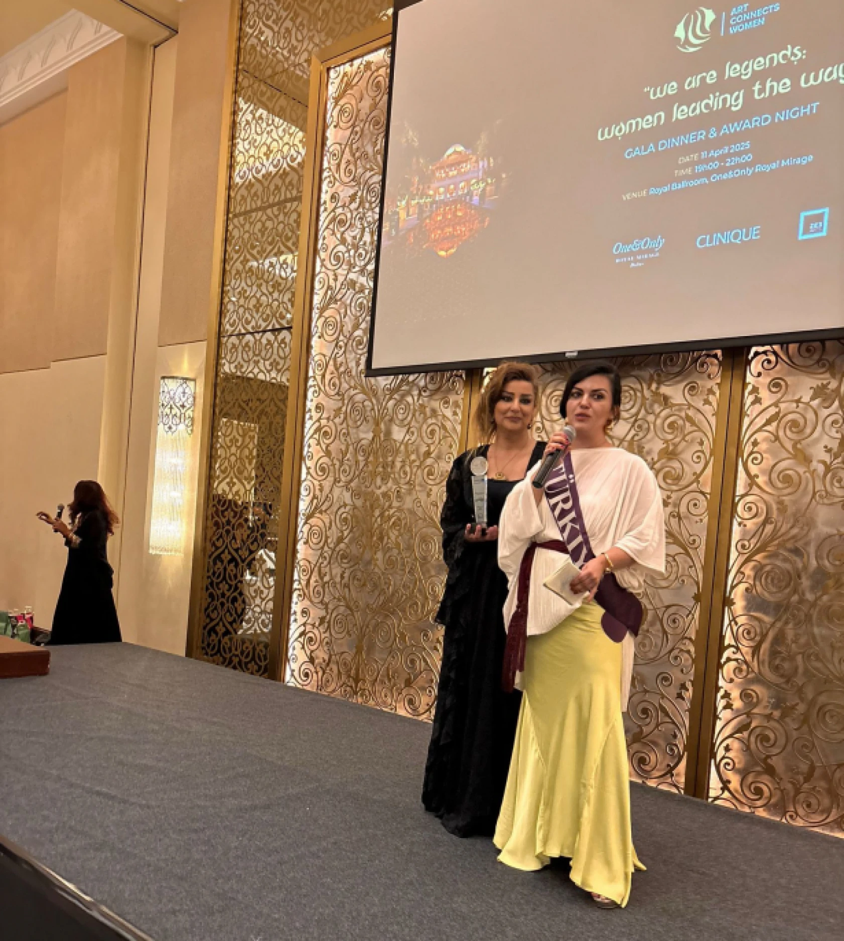 Ressam Pınar Tuba Biçmen'den Dubai çıkarması! Türkiye'yi başarıyla temsil etti!