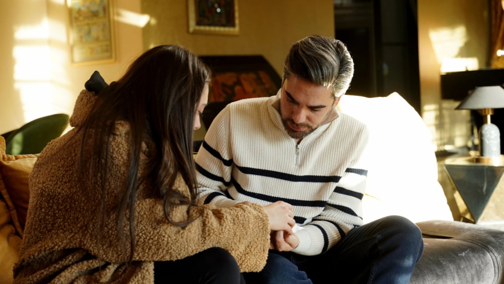 Gecenin Ucunda'da Cihangir'den Macide'ye yardım eli