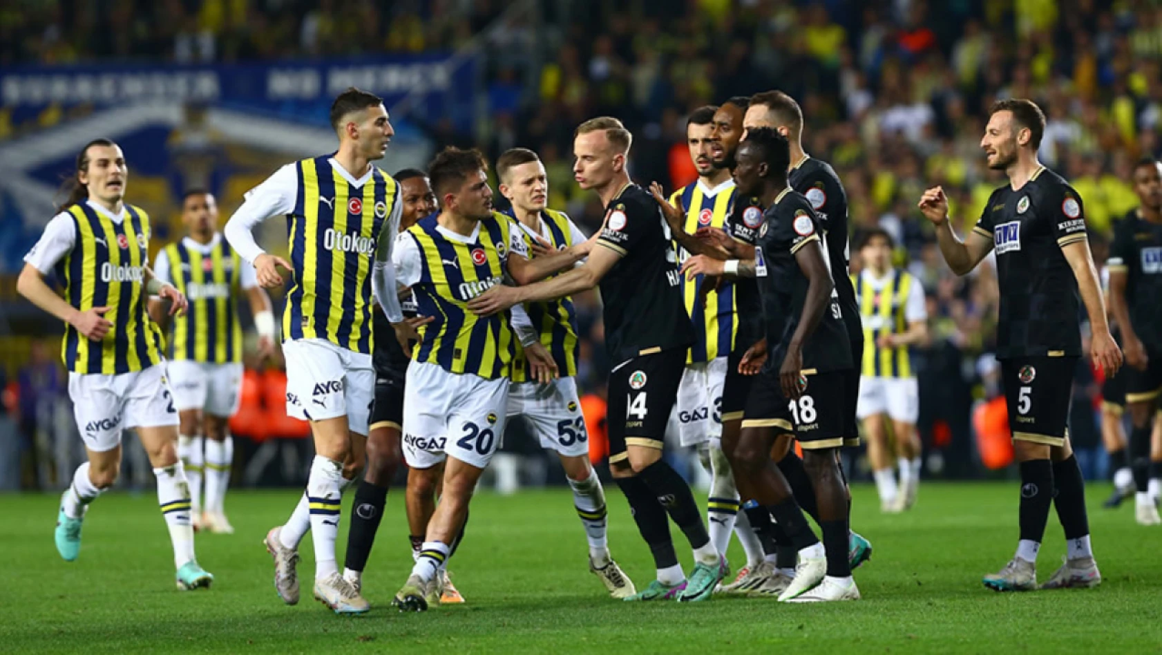 Alanyaspor, Fenerbahçe'yi evinde liderlikten etti