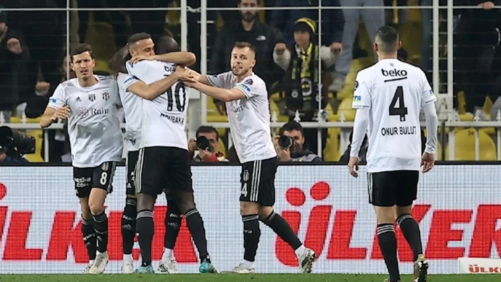 Beşiktaş, Kadıköy'de Fenerbahçe'yi 10 kişiyle dağıttı! Dev derbide tam 6 gol!