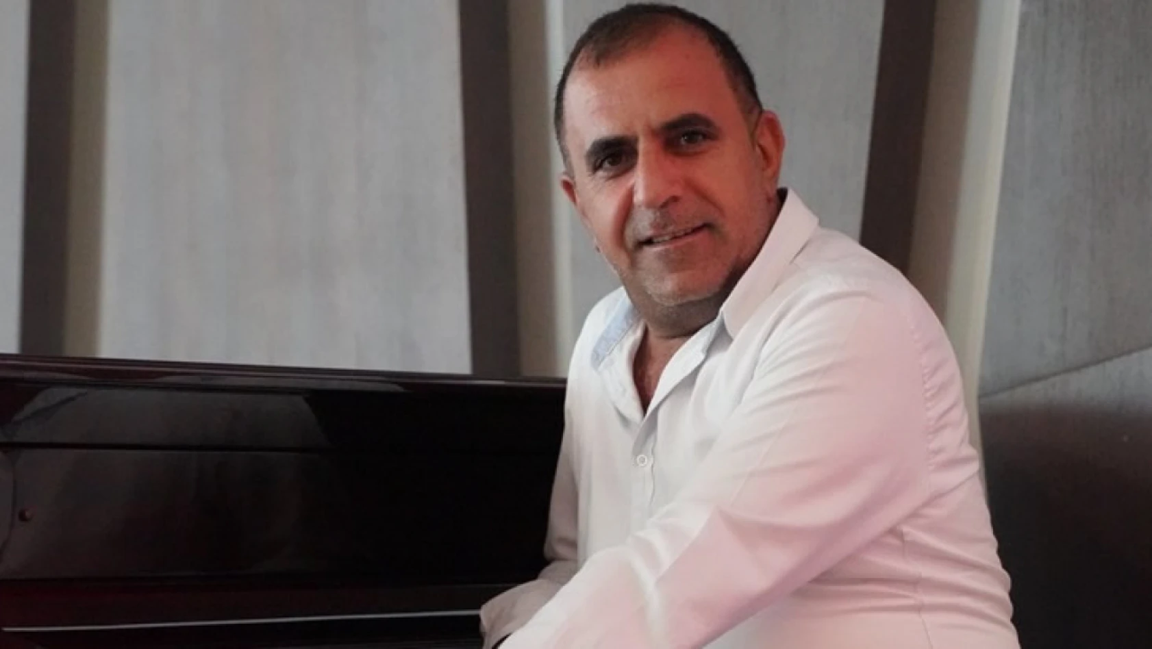 Duayen gazeteci Habib Babar, 'Amandır Evlenmeyin' şarkısına klip çekecek