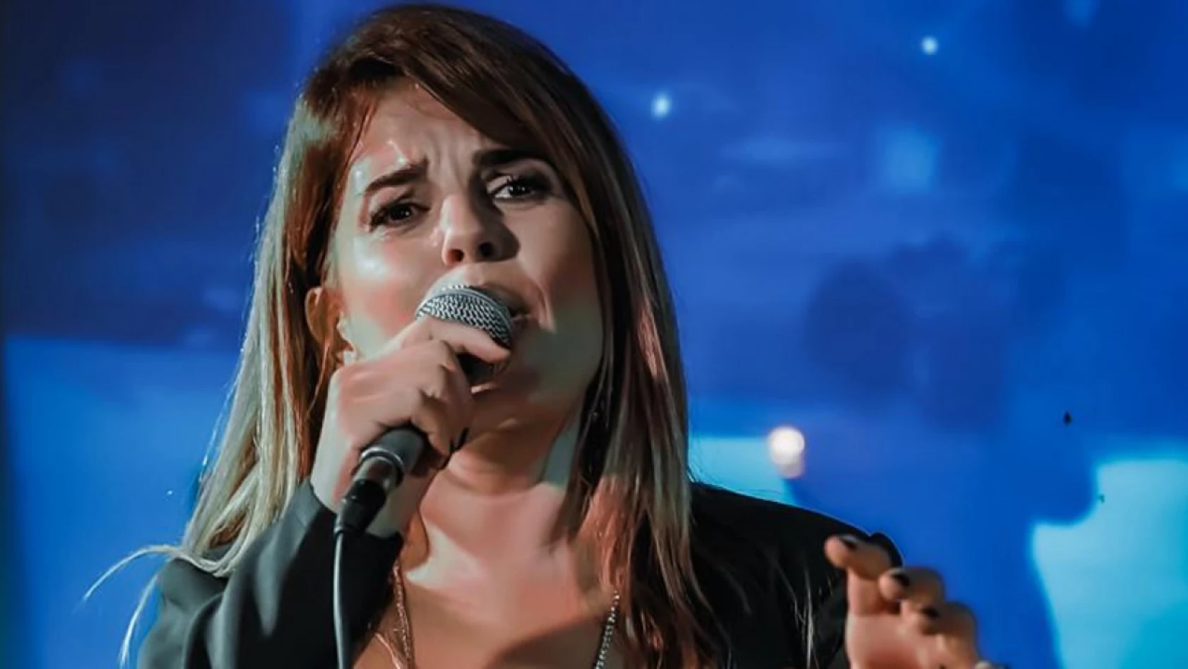 Elif Turan, yeni şarkısının tanıtımını Bodrum'da gerçekleştirdi