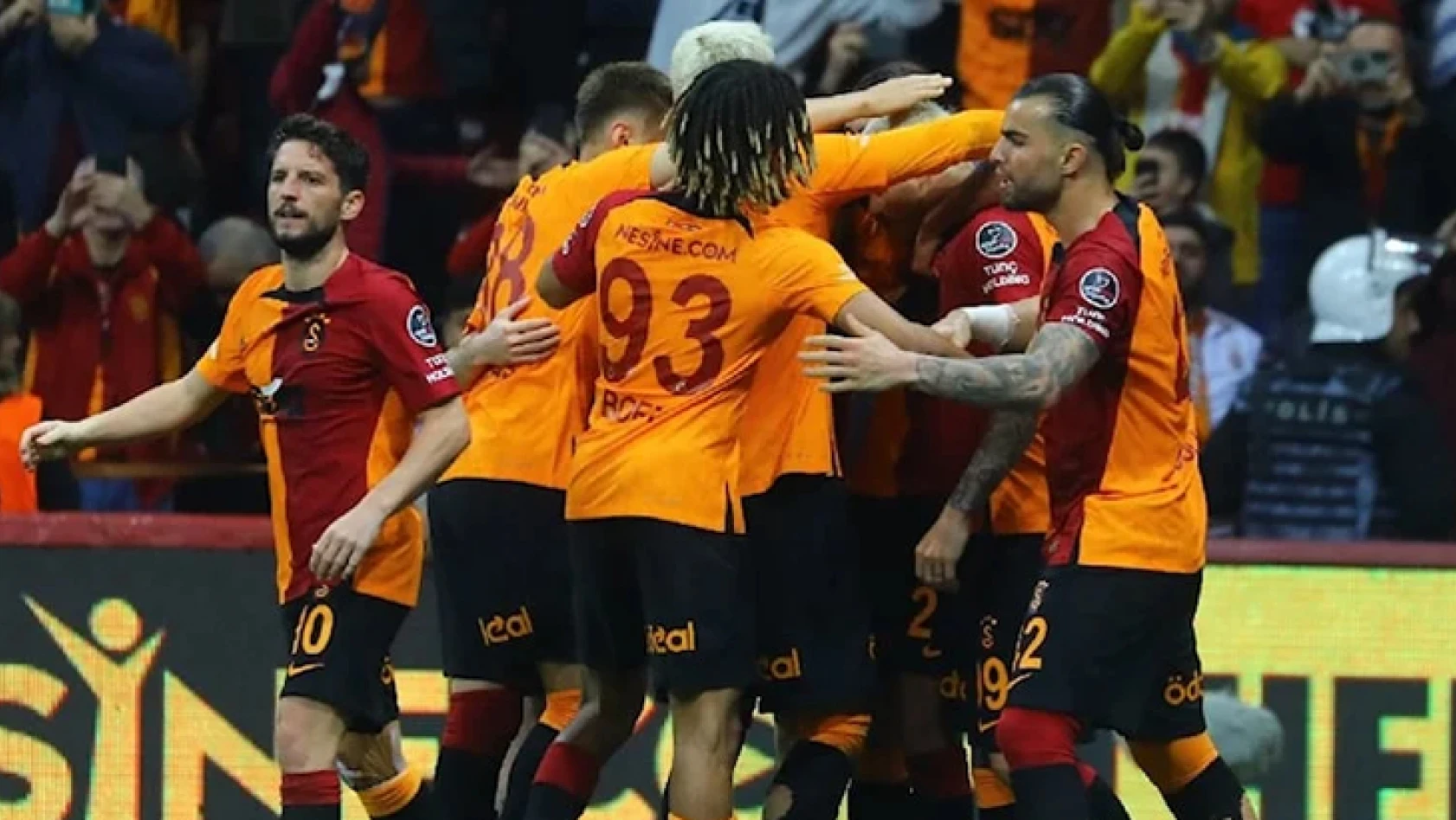 Galatasaray, Başakşehir'i yenerek zirvedeki yerini sağlamlaştırdı