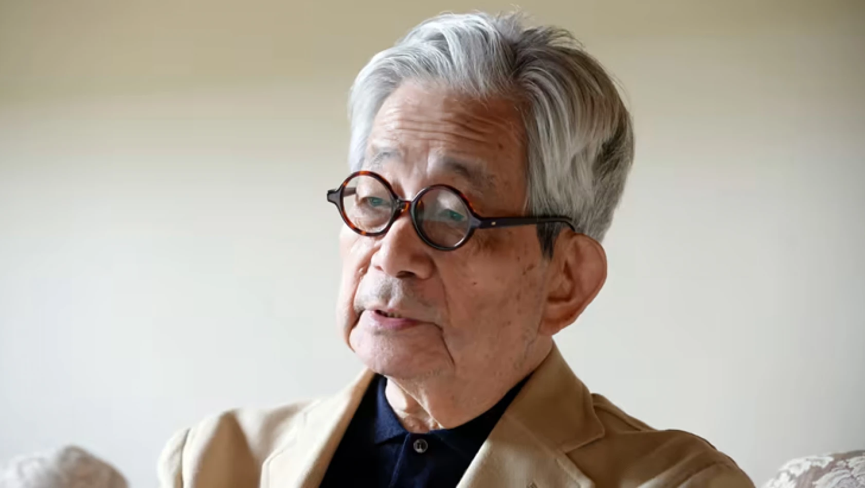 Nobel Edebiyat Ödüllü Japon yazar Kenzaburo Oe, hayatını kaybetti