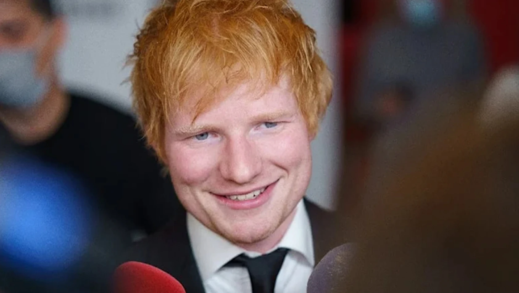 Şarkıcı Ed Sheeran, yine bir numara oldu