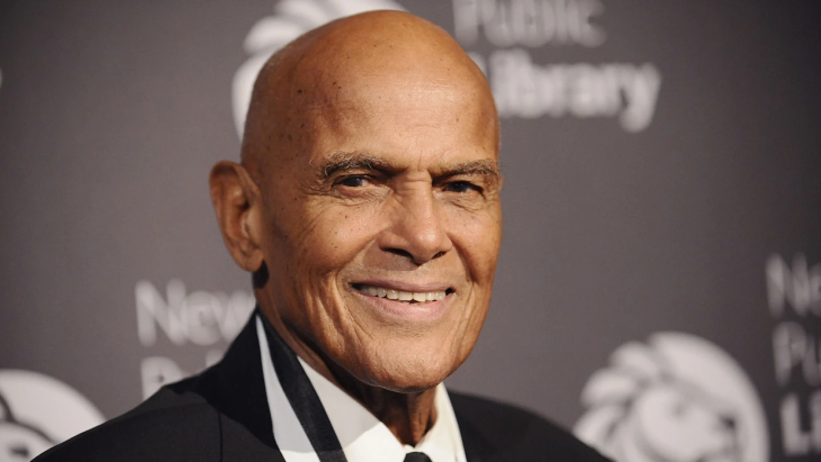 Şarkıcı Harry Belafonte hayatını kaybetti